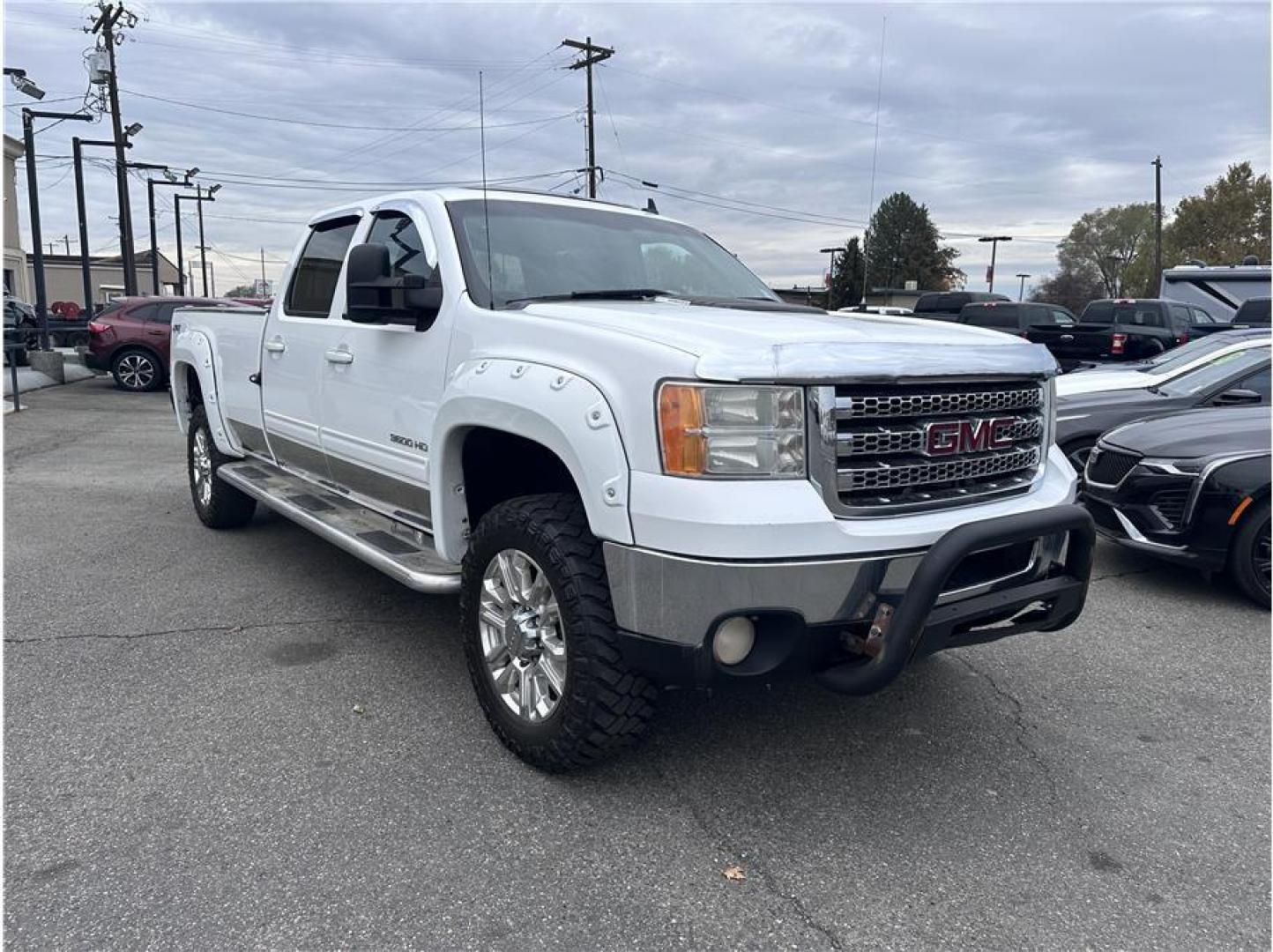 2013 White /No Color GMC Sierra 3500 HD Crew Cab (1GT424C86DF) with an V8, Turbo Diesel, 6.6 Liter engine, Auto, 6-Spd Allison w/OD transmission, located at 607 W Columbia Drive, Kennewick, WA, 99336, (509) 987-1069, 46.216743, -119.126404 - Photo#7