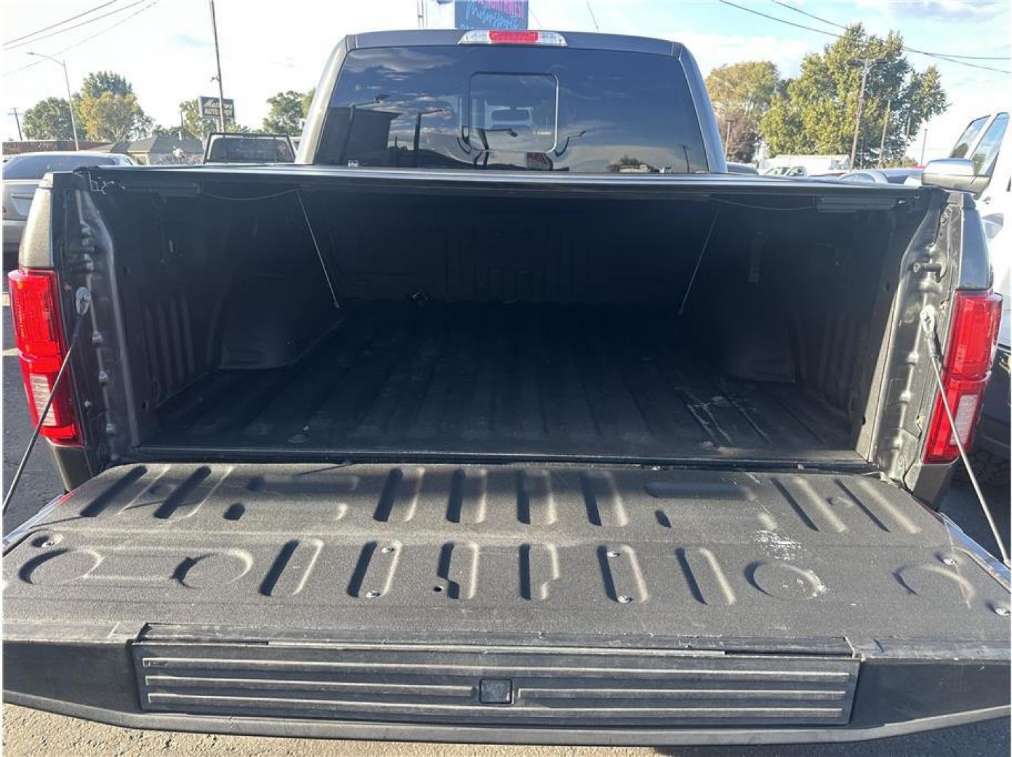 2018 Gray /No Color Ford F150 SuperCrew Cab (1FTEW1EG2JK) with an V6, EcoBoost, 3.5T engine, Auto, 10-Spd Spt Mode transmission, located at 607 W Columbia Drive, Kennewick, WA, 99336, (509) 987-1069, 46.216743, -119.126404 - Photo#5