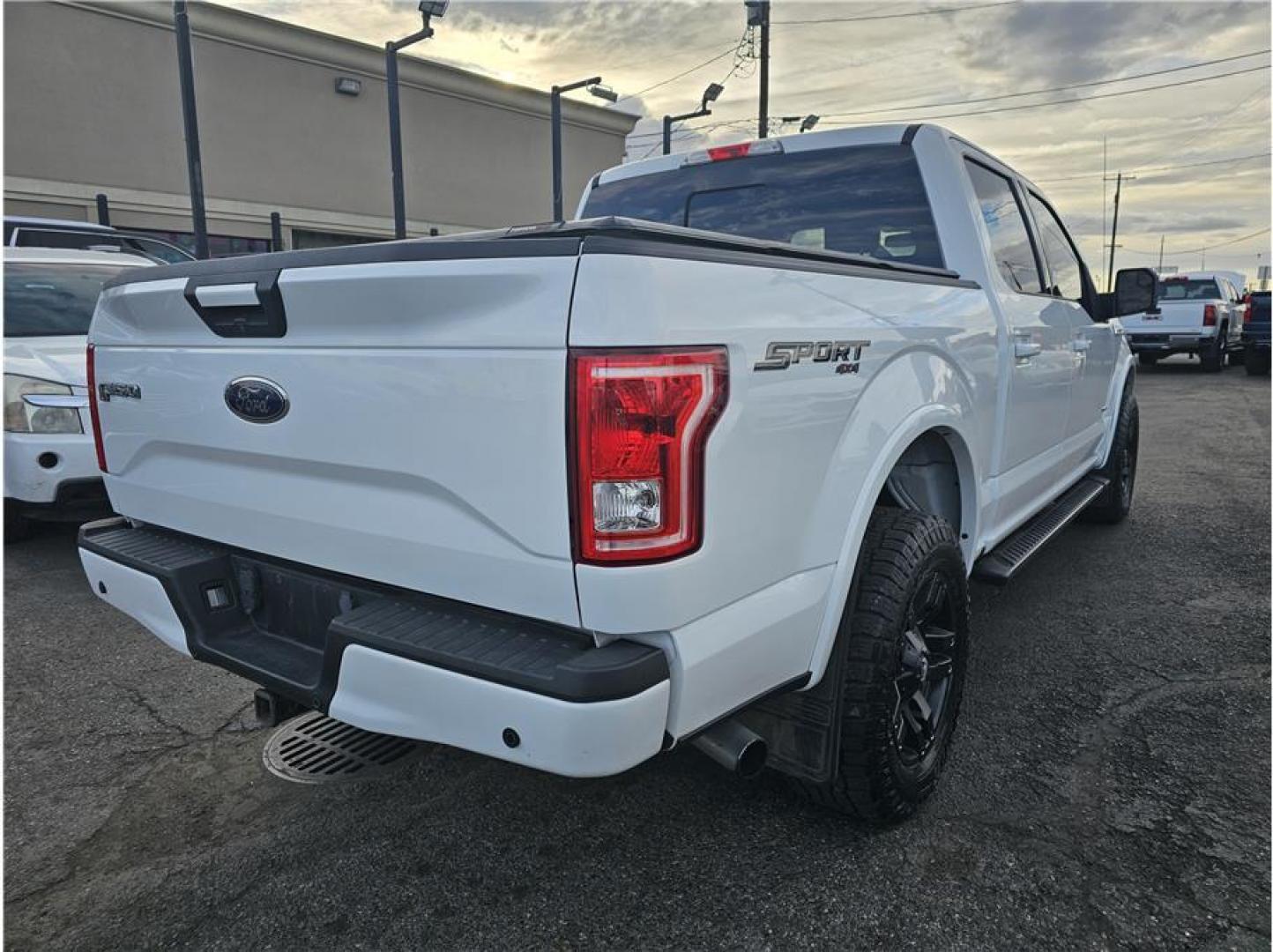 2015 White /No Color Ford F150 SuperCrew Cab (1FTEW1EGXFF) with an V6, EcoBoost, TT, 3.5L engine, Automatic, 6-Spd transmission, located at 607 W Columbia Drive, Kennewick, WA, 99336, (509) 987-1069, 46.216743, -119.126404 - Photo#5