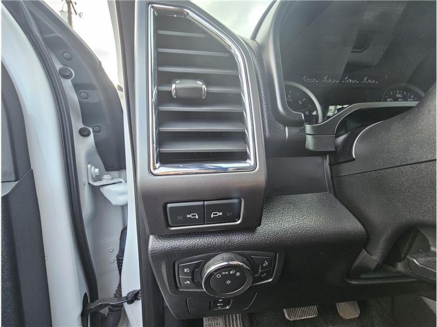 2015 White /No Color Ford F150 SuperCrew Cab (1FTEW1EGXFF) with an V6, EcoBoost, TT, 3.5L engine, Automatic, 6-Spd transmission, located at 607 W Columbia Drive, Kennewick, WA, 99336, (509) 987-1069, 46.216743, -119.126404 - Photo#10