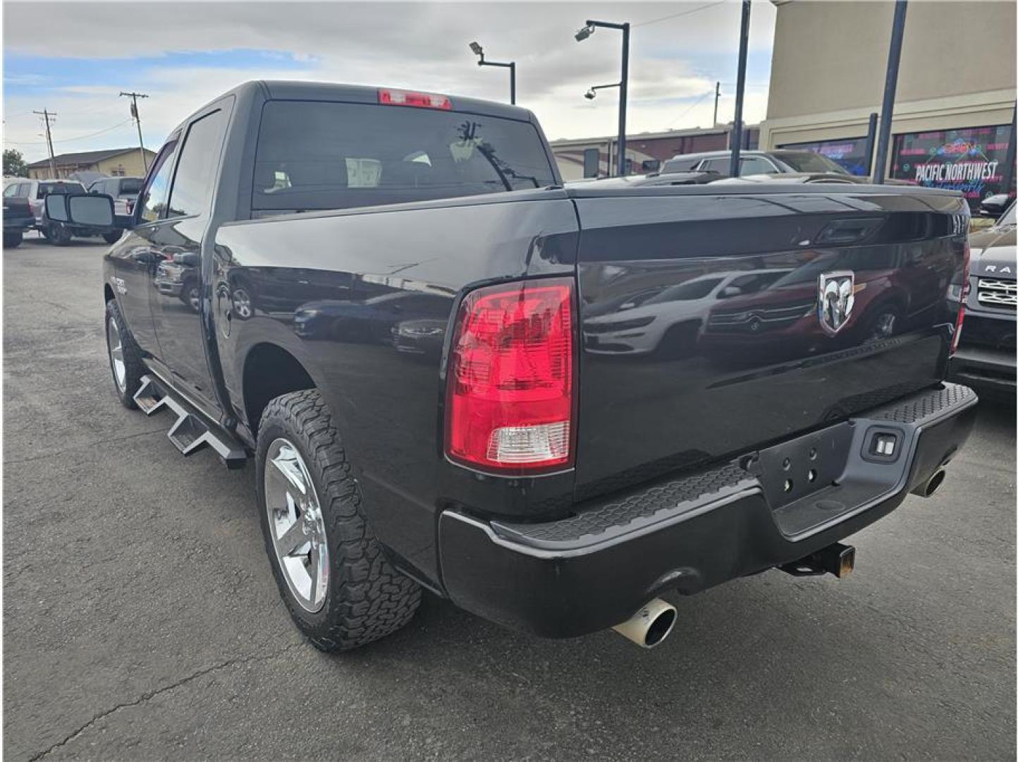 2017 Black /No Color Ram 1500 Crew Cab (3C6RR6KT8HG) with an V8, HEMI, 5.7 Liter engine, Automatic, 8-Spd transmission, located at 607 W Columbia Drive, Kennewick, WA, 99336, (509) 987-1069, 46.216743, -119.126404 - Photo#2