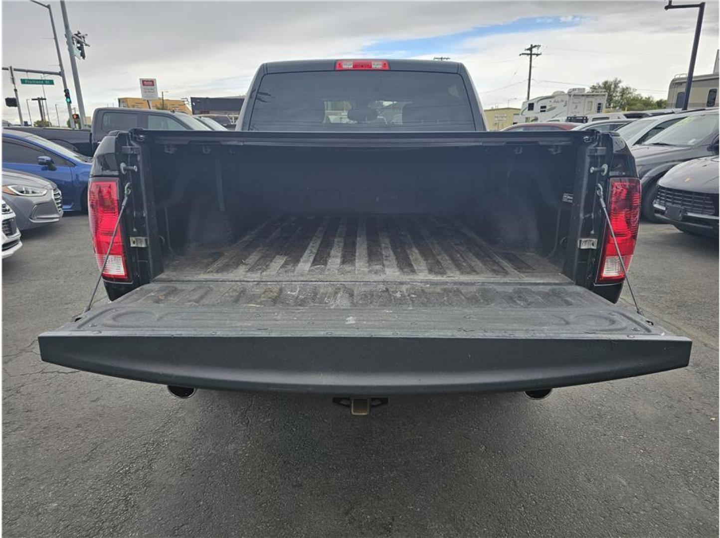 2017 Black /No Color Ram 1500 Crew Cab (3C6RR6KT8HG) with an V8, HEMI, 5.7 Liter engine, Automatic, 8-Spd transmission, located at 607 W Columbia Drive, Kennewick, WA, 99336, (509) 987-1069, 46.216743, -119.126404 - Photo#4