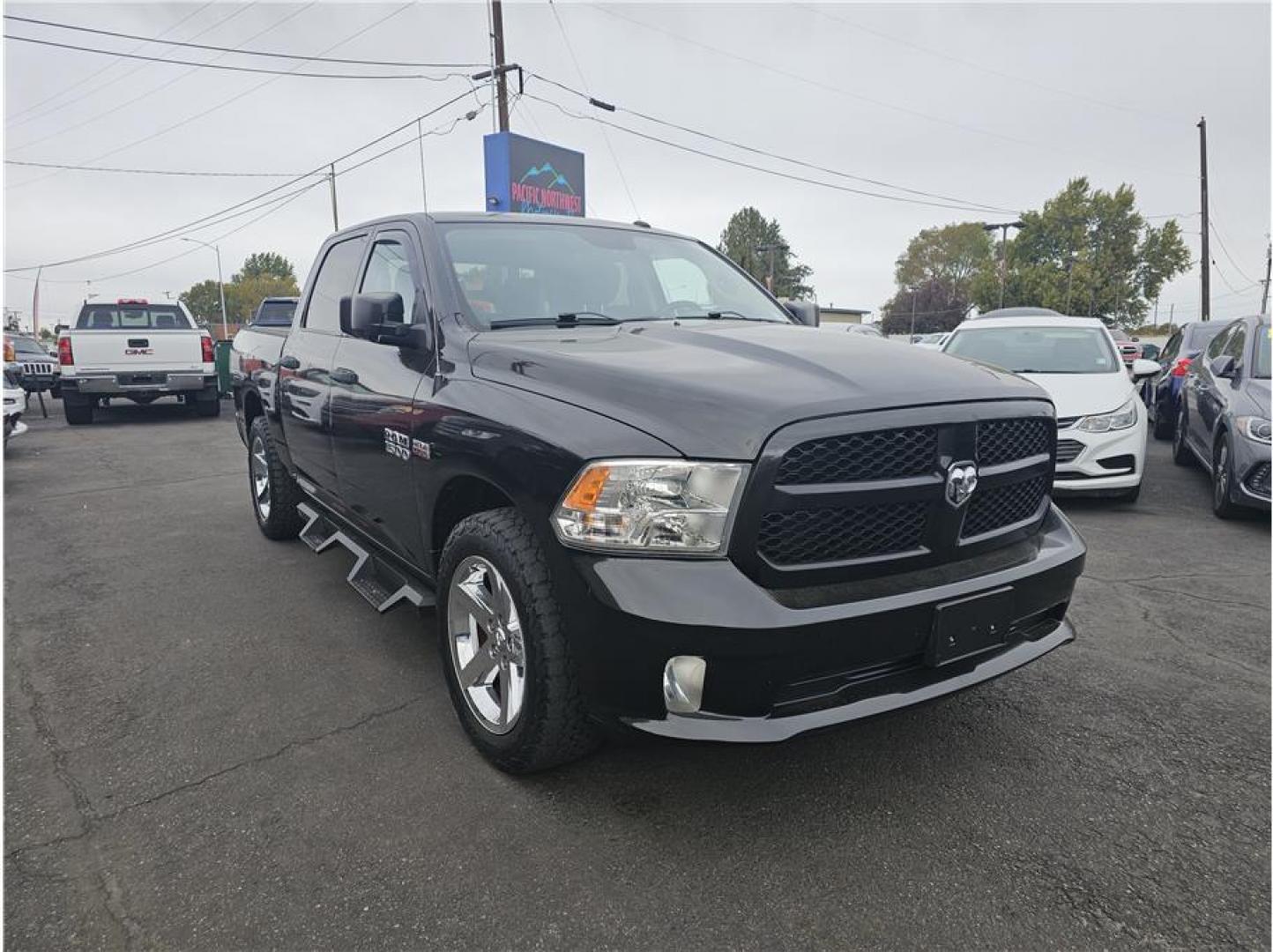 2017 Black /No Color Ram 1500 Crew Cab (3C6RR6KT8HG) with an V8, HEMI, 5.7 Liter engine, Automatic, 8-Spd transmission, located at 607 W Columbia Drive, Kennewick, WA, 99336, (509) 987-1069, 46.216743, -119.126404 - Photo#7