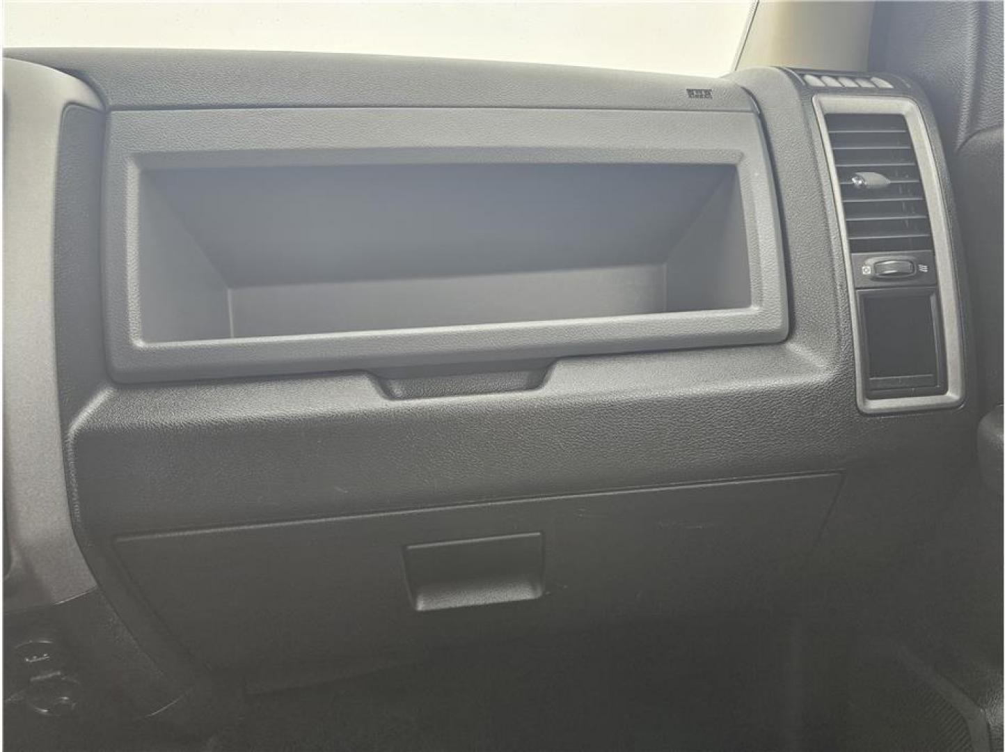 2017 Black /No Color Ram 1500 Crew Cab (3C6RR6KT8HG) with an V8, HEMI, 5.7 Liter engine, Automatic, 8-Spd transmission, located at 607 W Columbia Drive, Kennewick, WA, 99336, (509) 987-1069, 46.216743, -119.126404 - Photo#13