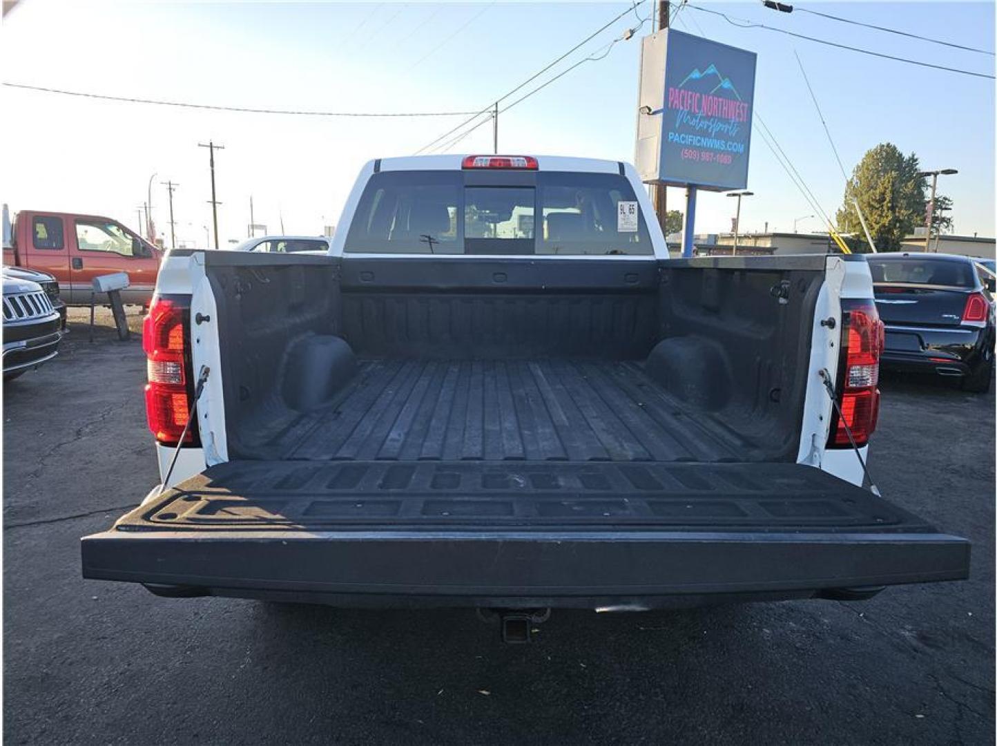 2014 White /No Color GMC Sierra 1500 Crew Cab (3GTU2VECXEG) with an V8 EcoTec3 Flex Fuel 5.3L engine, Auto, 6-Spd HD Overdrive transmission, located at 607 W Columbia Drive, Kennewick, WA, 99336, (509) 987-1069, 46.216743, -119.126404 - Photo#6