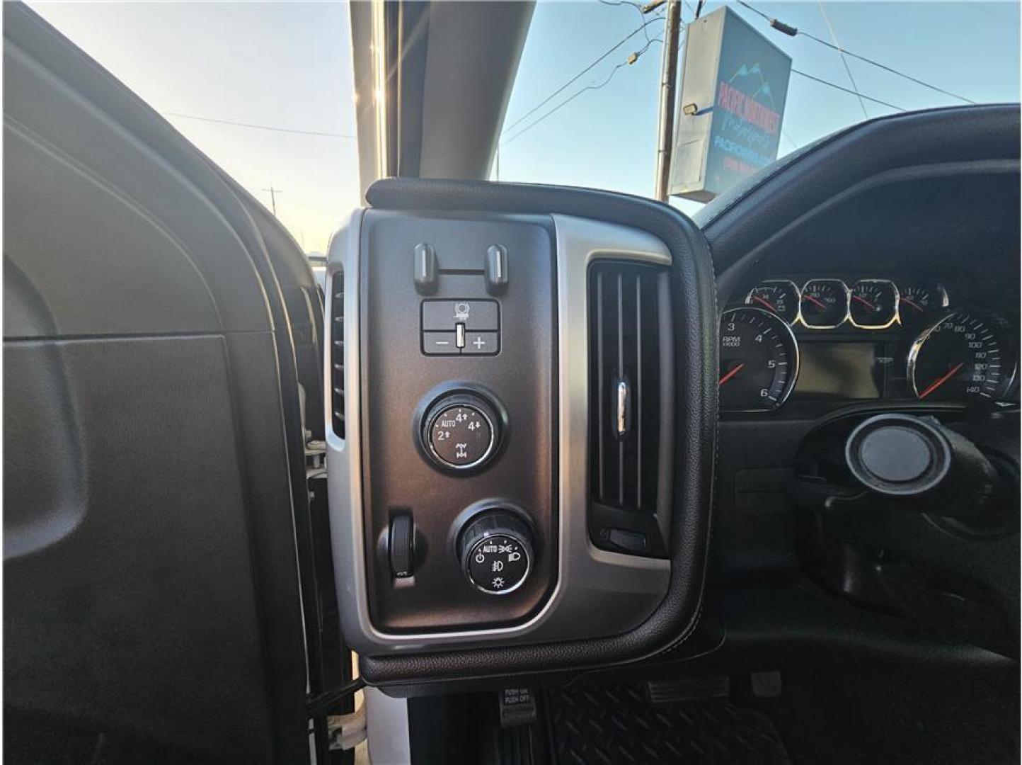 2014 White /No Color GMC Sierra 1500 Crew Cab (3GTU2VECXEG) with an V8 EcoTec3 Flex Fuel 5.3L engine, Auto, 6-Spd HD Overdrive transmission, located at 607 W Columbia Drive, Kennewick, WA, 99336, (509) 987-1069, 46.216743, -119.126404 - Photo#8