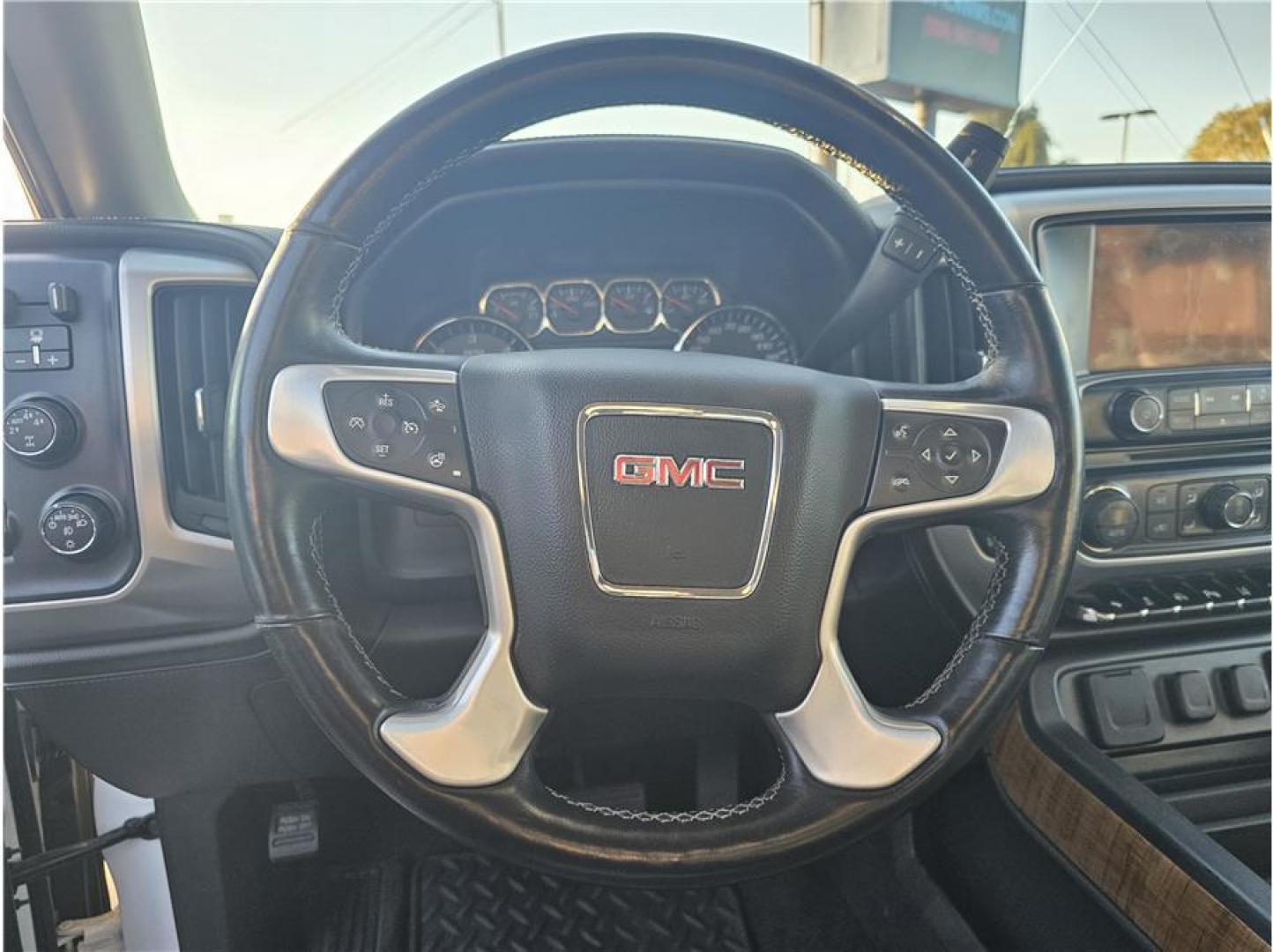 2014 White /No Color GMC Sierra 1500 Crew Cab (3GTU2VECXEG) with an V8 EcoTec3 Flex Fuel 5.3L engine, Auto, 6-Spd HD Overdrive transmission, located at 607 W Columbia Drive, Kennewick, WA, 99336, (509) 987-1069, 46.216743, -119.126404 - Photo#9