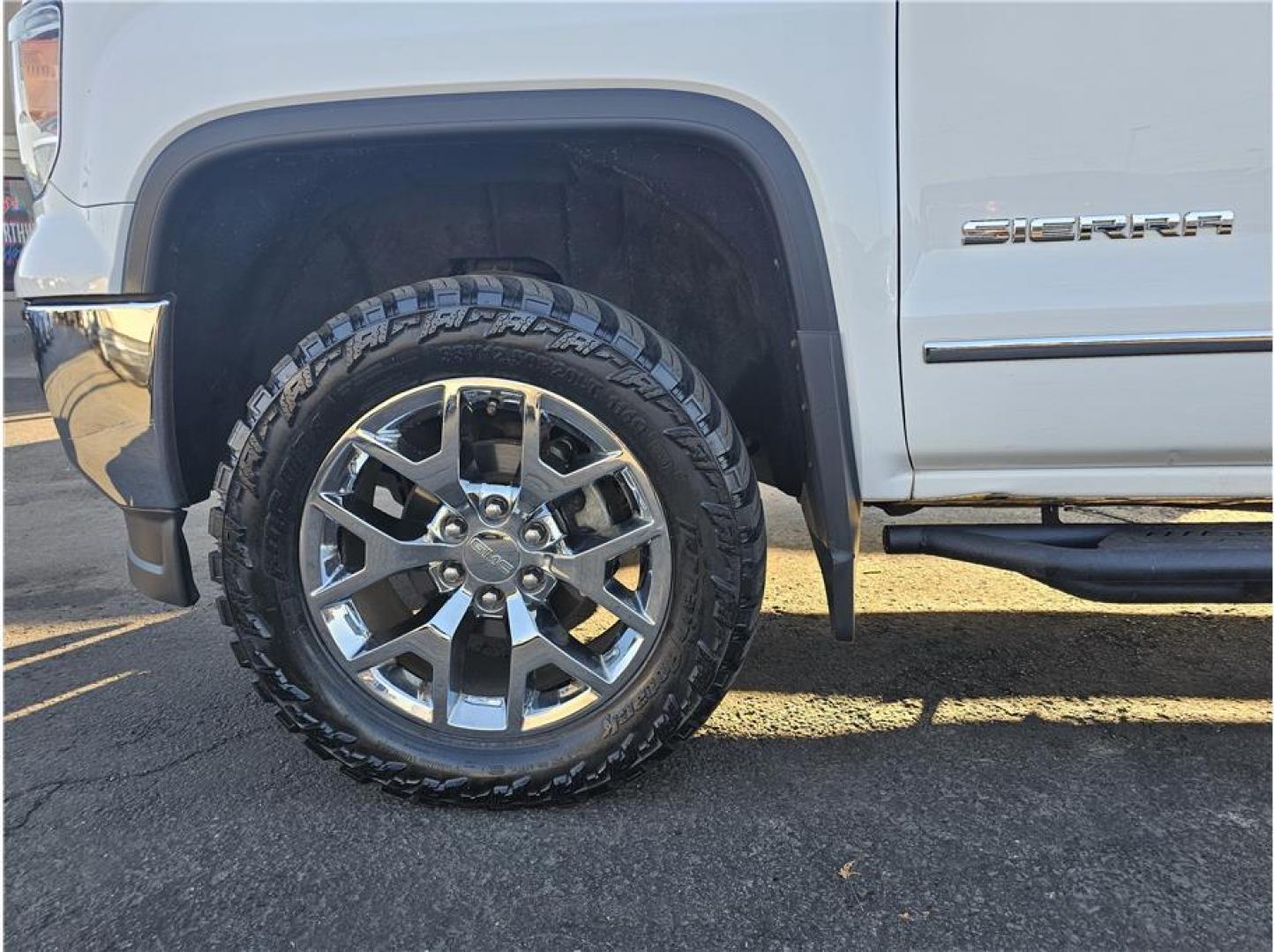 2014 White /No Color GMC Sierra 1500 Crew Cab (3GTU2VECXEG) with an V8 EcoTec3 Flex Fuel 5.3L engine, Auto, 6-Spd HD Overdrive transmission, located at 607 W Columbia Drive, Kennewick, WA, 99336, (509) 987-1069, 46.216743, -119.126404 - Photo#15