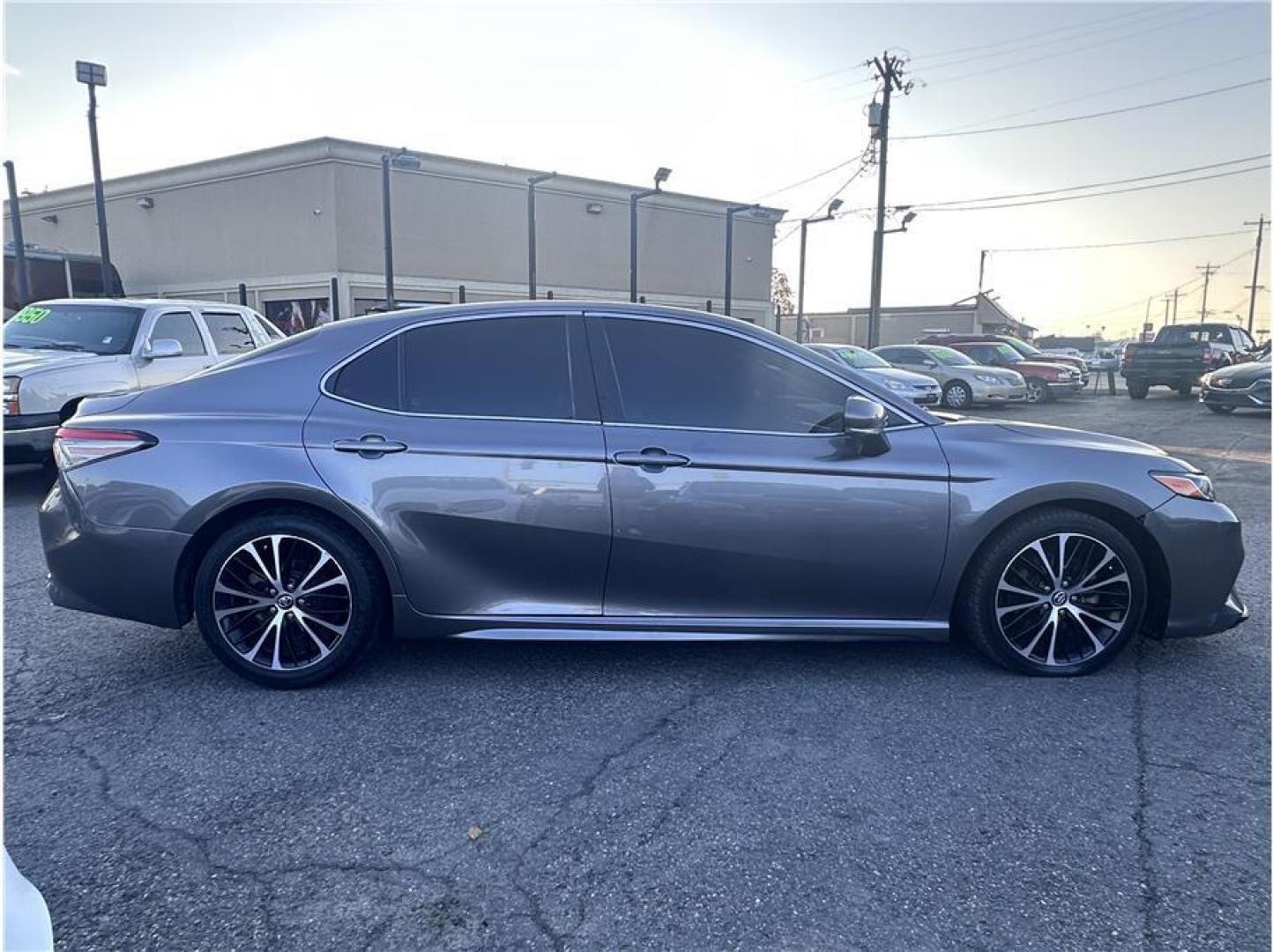 2018 Gray /No Color Toyota Camry (4T1B11HK4JU) with an 4-Cyl, 2.5 Liter engine, Auto, 8-Spd SeqShft transmission, located at 607 W Columbia Drive, Kennewick, WA, 99336, (509) 987-1069, 46.216743, -119.126404 - Photo#4