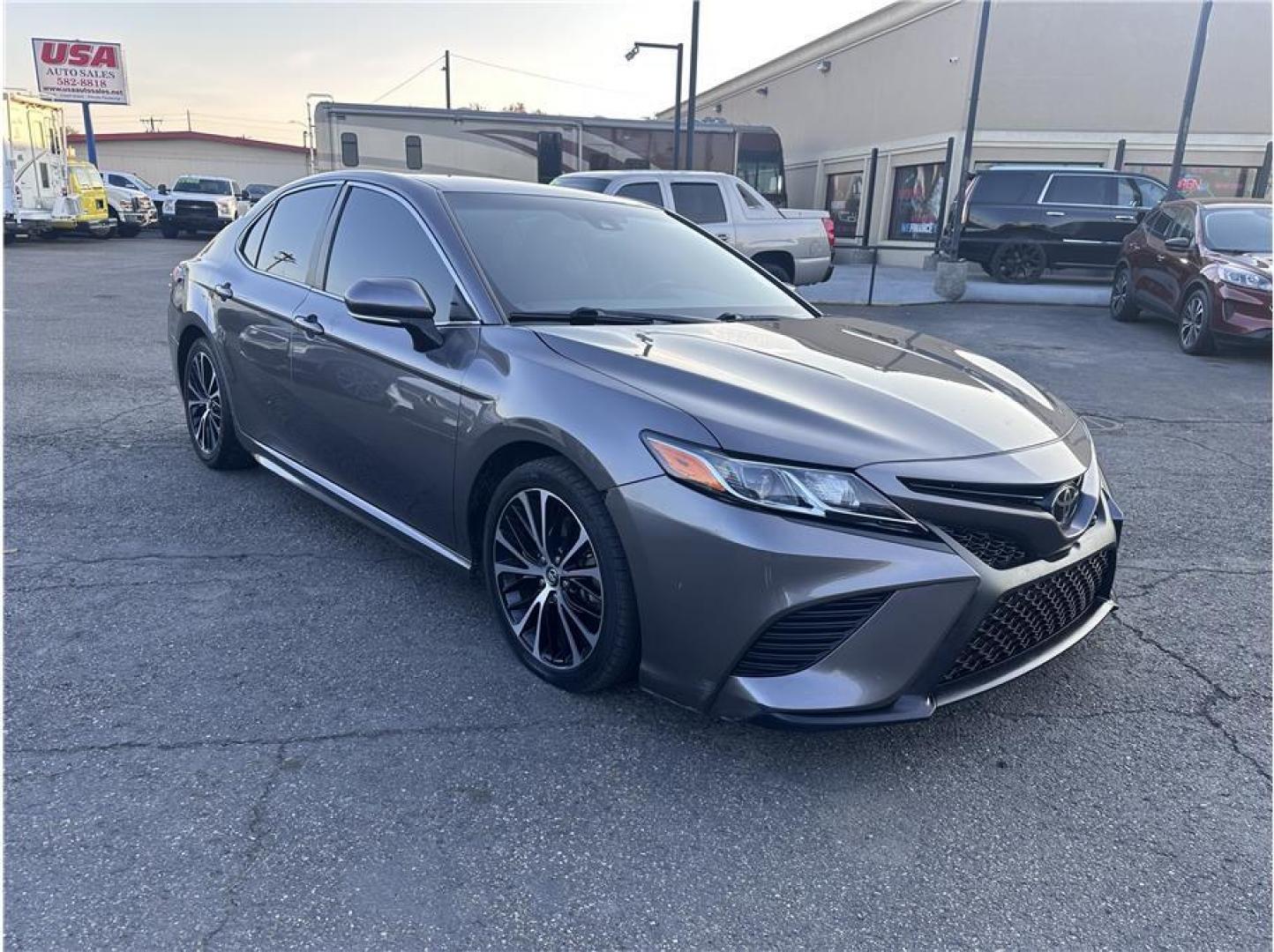 2018 Gray /No Color Toyota Camry (4T1B11HK4JU) with an 4-Cyl, 2.5 Liter engine, Auto, 8-Spd SeqShft transmission, located at 607 W Columbia Drive, Kennewick, WA, 99336, (509) 987-1069, 46.216743, -119.126404 - Photo#5