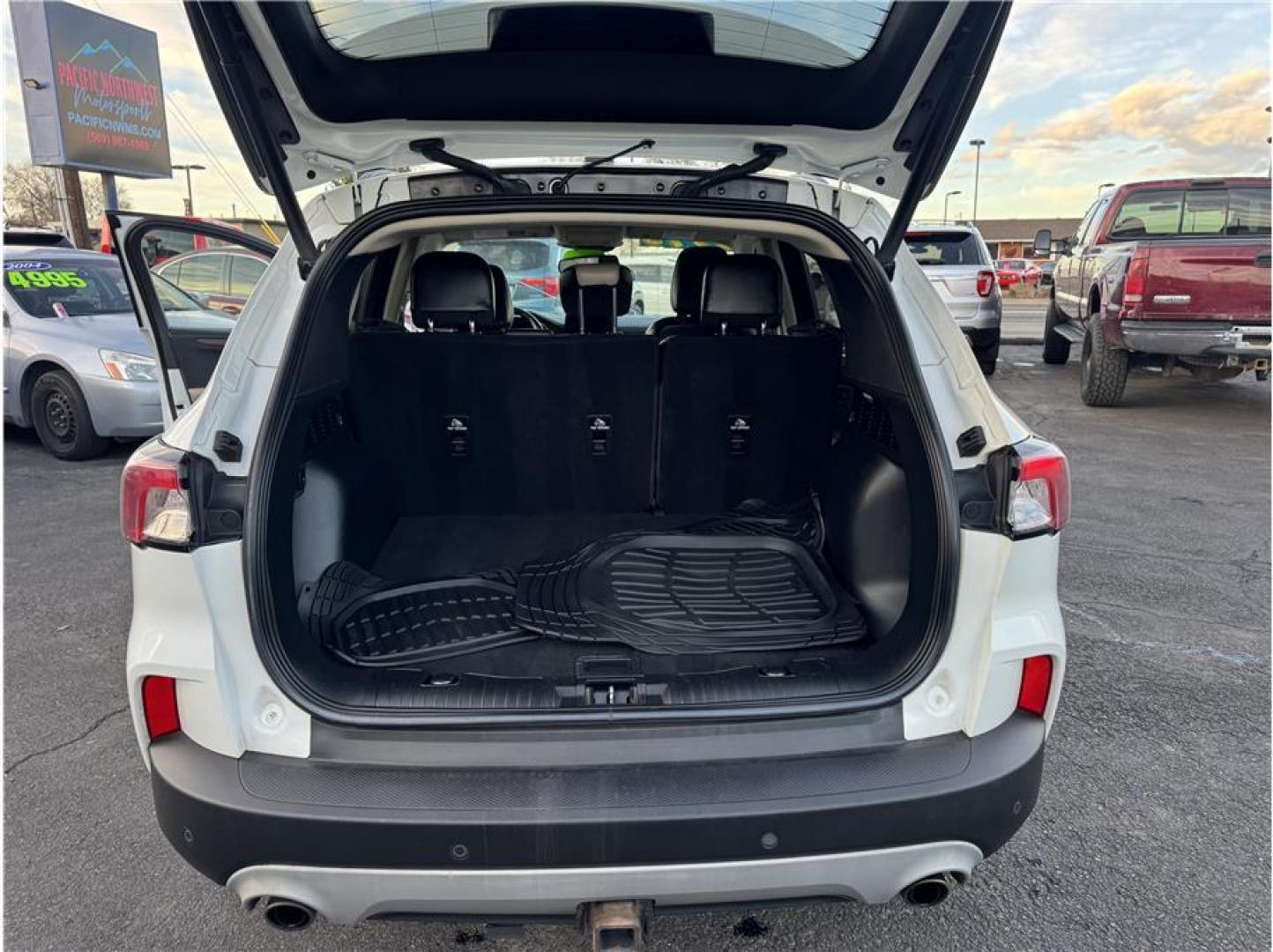 2020 White /No Color Ford Escape (1FMCU9J95LU) with an 4-Cyl, EcoBoost, Turbo, 2.0 Liter engine, Automatic, 8-Spd transmission, located at 607 W Columbia Drive, Kennewick, WA, 99336, (509) 987-1069, 46.216743, -119.126404 - Photo#3