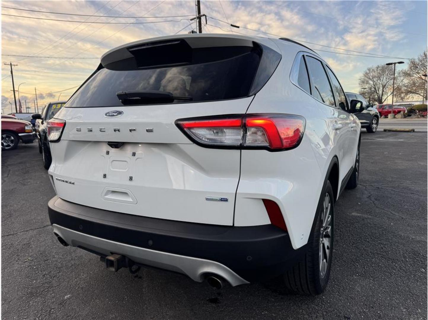 2020 White /No Color Ford Escape (1FMCU9J95LU) with an 4-Cyl, EcoBoost, Turbo, 2.0 Liter engine, Automatic, 8-Spd transmission, located at 607 W Columbia Drive, Kennewick, WA, 99336, (509) 987-1069, 46.216743, -119.126404 - Photo#4