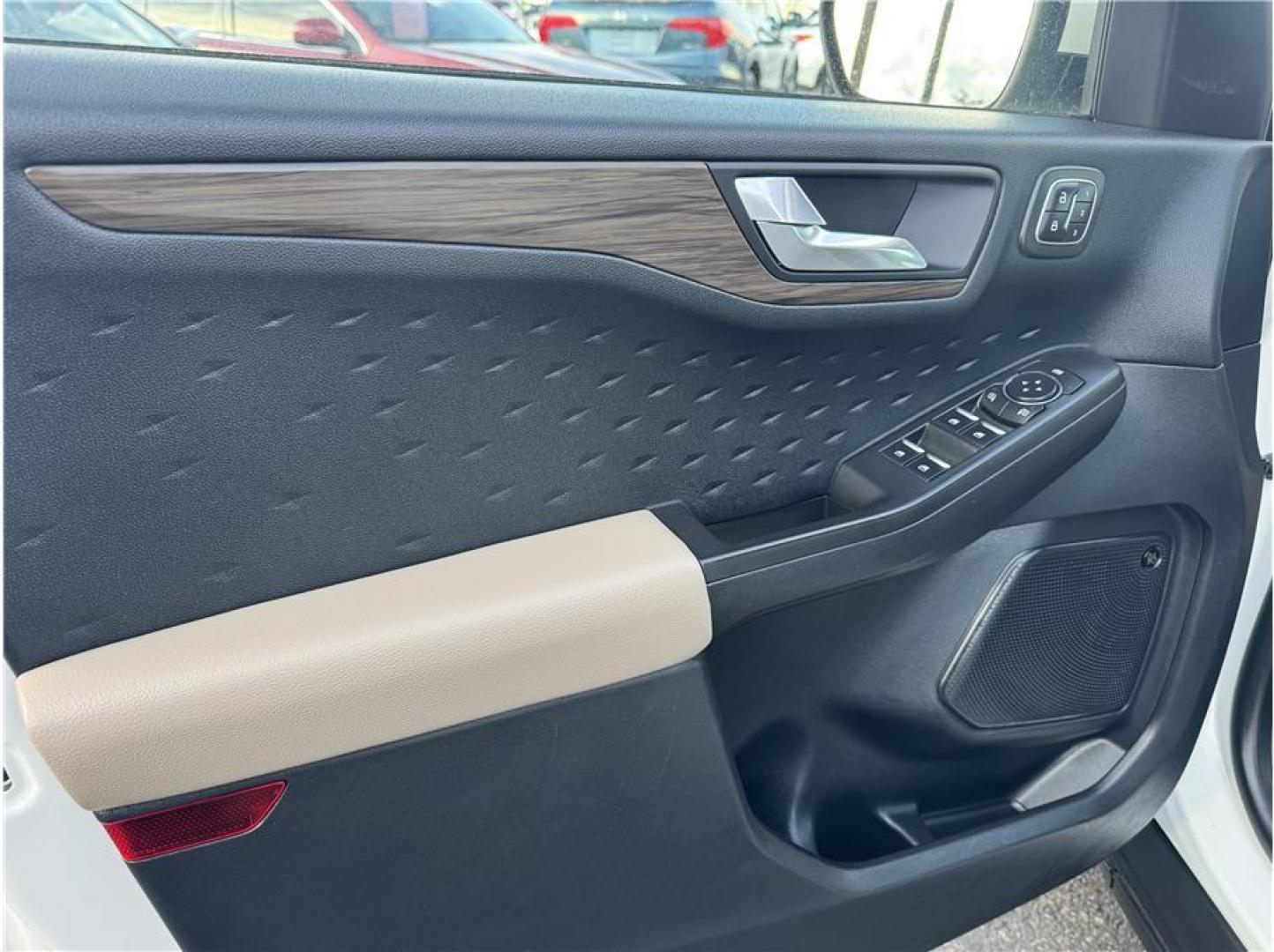 2020 White /No Color Ford Escape (1FMCU9J95LU) with an 4-Cyl, EcoBoost, Turbo, 2.0 Liter engine, Automatic, 8-Spd transmission, located at 607 W Columbia Drive, Kennewick, WA, 99336, (509) 987-1069, 46.216743, -119.126404 - Photo#10