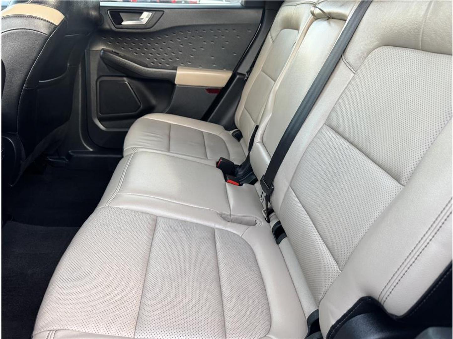 2020 White /No Color Ford Escape (1FMCU9J95LU) with an 4-Cyl, EcoBoost, Turbo, 2.0 Liter engine, Automatic, 8-Spd transmission, located at 607 W Columbia Drive, Kennewick, WA, 99336, (509) 987-1069, 46.216743, -119.126404 - Photo#17