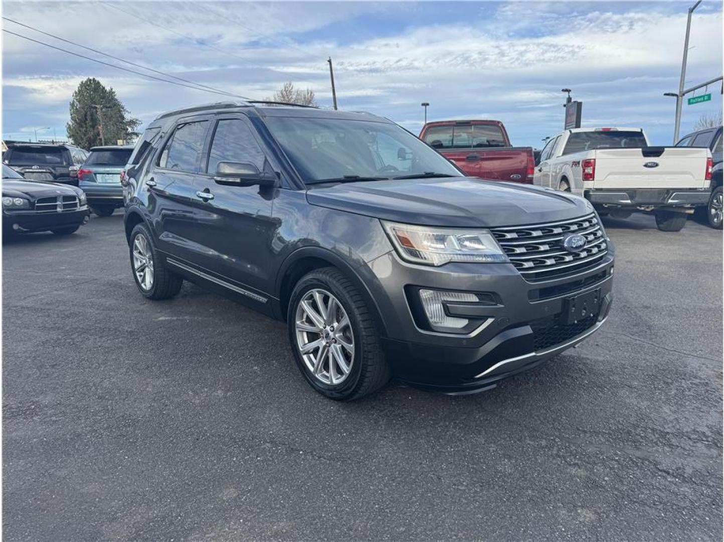2017 Gray /No Color Ford Explorer (1FM5K8F88HG) with an V6, 3.5 Liter engine, Auto, 6-Spd SelectShift transmission, located at 607 W Columbia Drive, Kennewick, WA, 99336, (509) 987-1069, 46.216743, -119.126404 - Photo#7