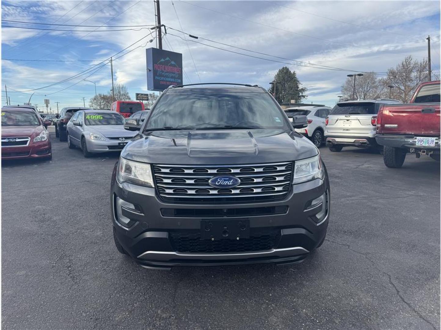 2017 Gray /No Color Ford Explorer (1FM5K8F88HG) with an V6, 3.5 Liter engine, Auto, 6-Spd SelectShift transmission, located at 607 W Columbia Drive, Kennewick, WA, 99336, (509) 987-1069, 46.216743, -119.126404 - Photo#8