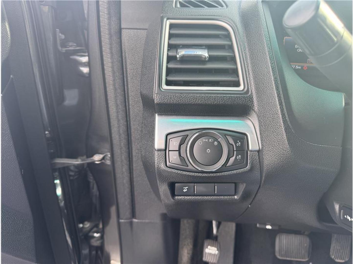 2017 Gray /No Color Ford Explorer (1FM5K8F88HG) with an V6, 3.5 Liter engine, Auto, 6-Spd SelectShift transmission, located at 607 W Columbia Drive, Kennewick, WA, 99336, (509) 987-1069, 46.216743, -119.126404 - Photo#10