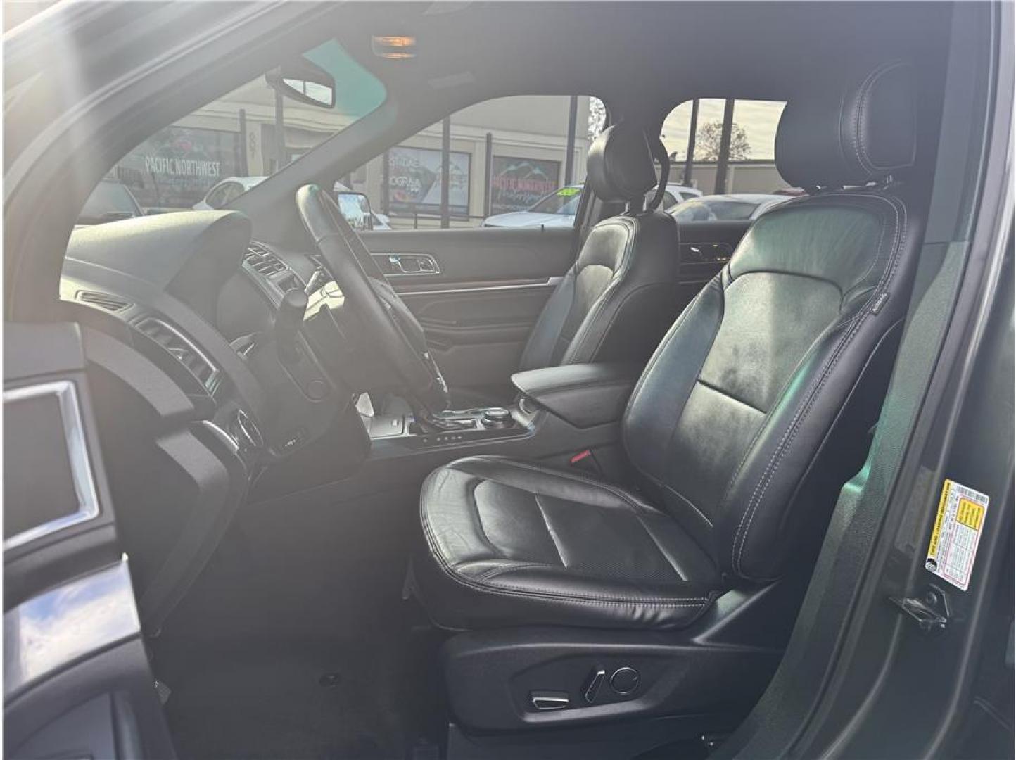 2017 Gray /No Color Ford Explorer (1FM5K8F88HG) with an V6, 3.5 Liter engine, Auto, 6-Spd SelectShift transmission, located at 607 W Columbia Drive, Kennewick, WA, 99336, (509) 987-1069, 46.216743, -119.126404 - Photo#16