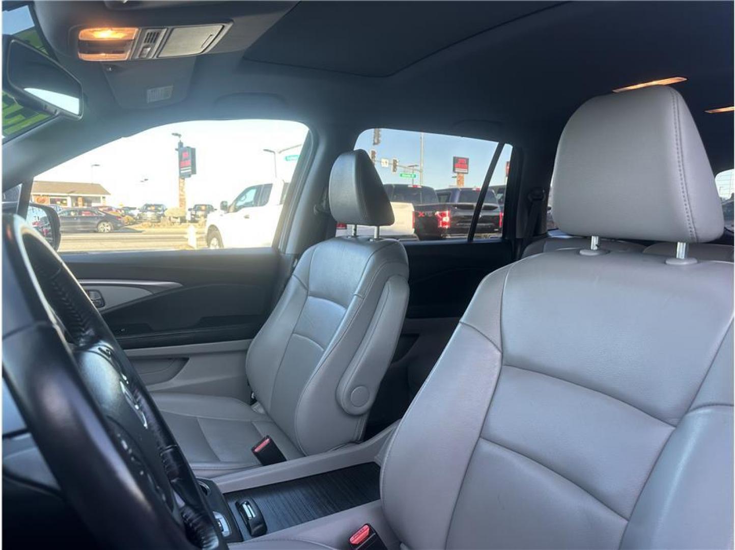 2017 Blue /No Color Honda Pilot (5FNYF6H50HB) with an V6, i-VTEC, 3.5 Liter engine, Automatic, 6-Spd transmission, located at 607 W Columbia Drive, Kennewick, WA, 99336, (509) 987-1069, 46.216743, -119.126404 - Photo#12