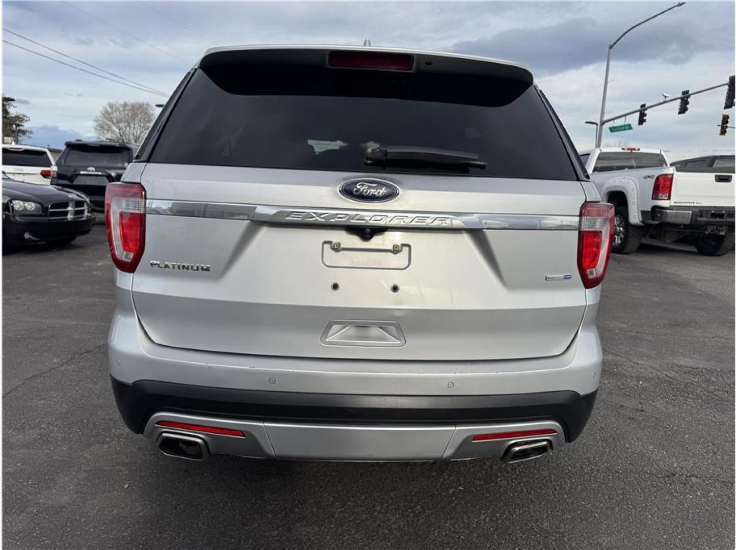 2017 Silver /No Color Ford Explorer (1FM5K8HT0HG) with an V6, EcoBoost, TT, 3.5L engine, Auto, 6-Spd SelectShift transmission, located at 607 W Columbia Drive, Kennewick, WA, 99336, (509) 987-1069, 46.216743, -119.126404 - Photo#2
