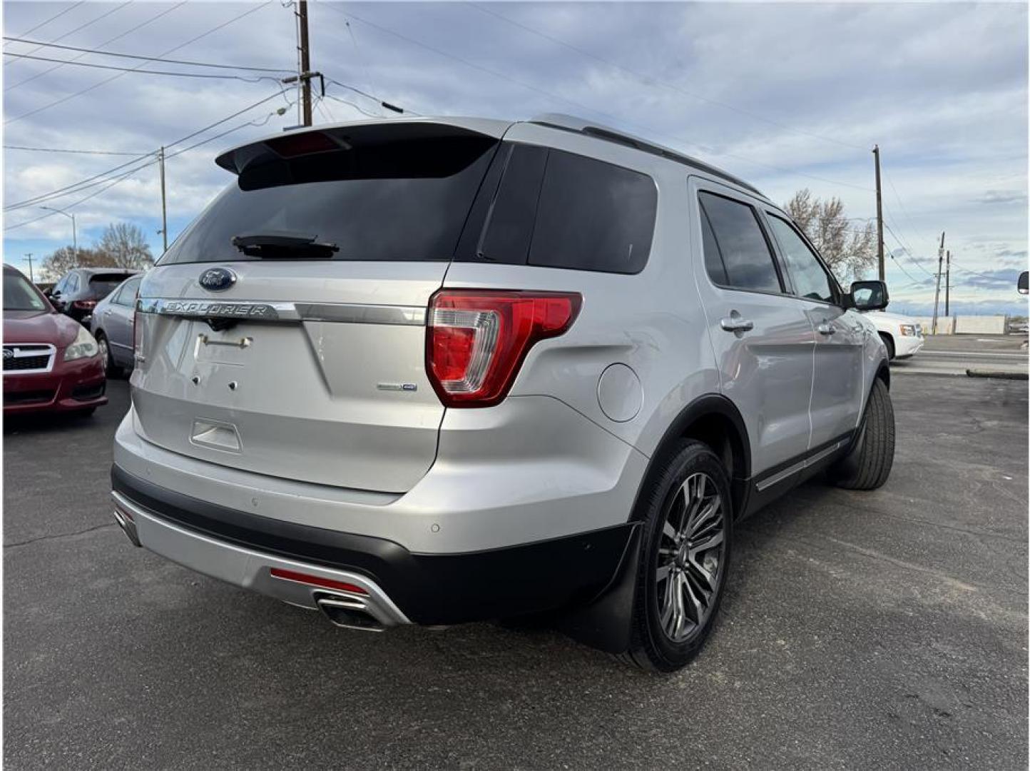 2017 Silver /No Color Ford Explorer (1FM5K8HT0HG) with an V6, EcoBoost, TT, 3.5L engine, Auto, 6-Spd SelectShift transmission, located at 607 W Columbia Drive, Kennewick, WA, 99336, (509) 987-1069, 46.216743, -119.126404 - Photo#4