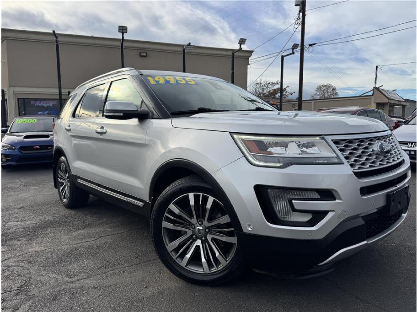 2017 Silver /No Color Ford Explorer (1FM5K8HT0HG) with an V6, EcoBoost, TT, 3.5L engine, Auto, 6-Spd SelectShift transmission, located at 607 W Columbia Drive, Kennewick, WA, 99336, (509) 987-1069, 46.216743, -119.126404 - Photo#5