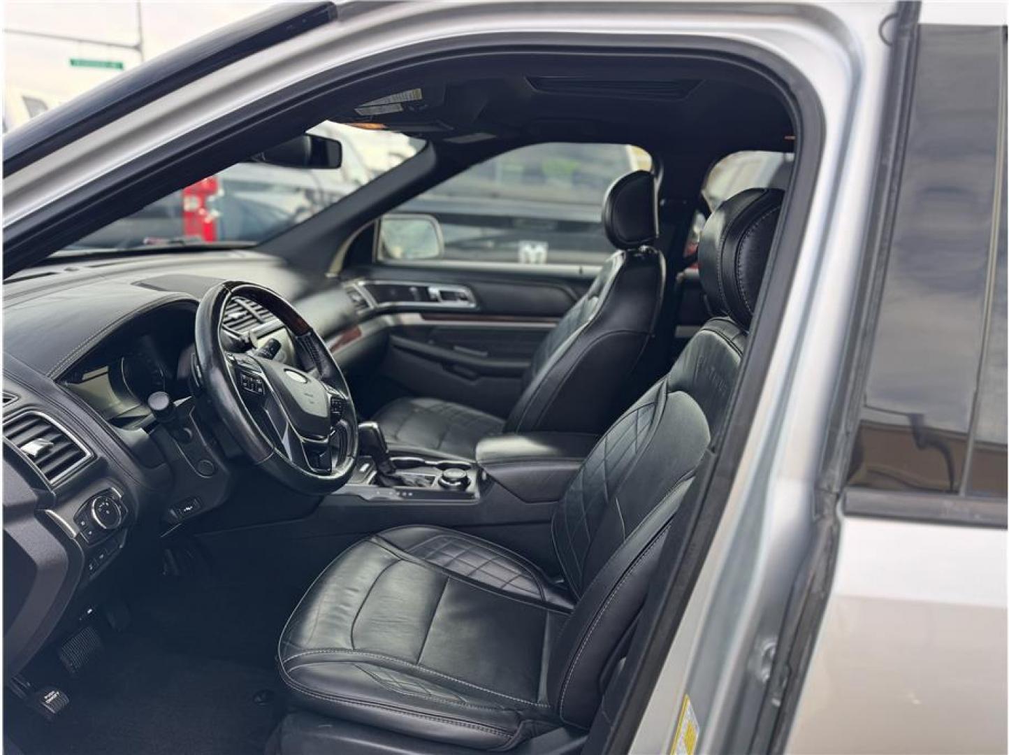 2017 Silver /No Color Ford Explorer (1FM5K8HT0HG) with an V6, EcoBoost, TT, 3.5L engine, Auto, 6-Spd SelectShift transmission, located at 607 W Columbia Drive, Kennewick, WA, 99336, (509) 987-1069, 46.216743, -119.126404 - Photo#8