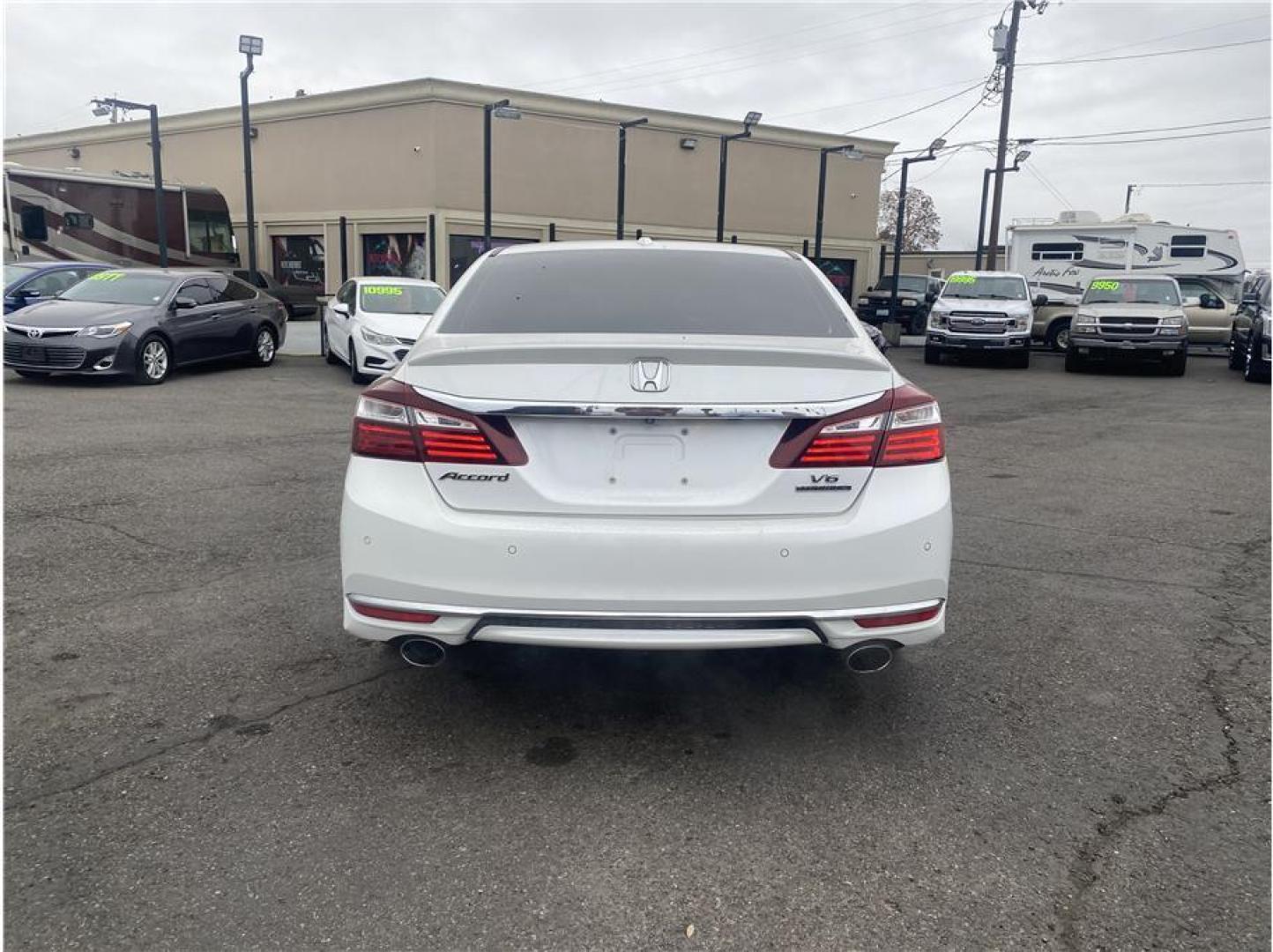 2016 White /No Color Honda Accord (1HGCR3F94GA) with an V6, i-VTEC, 3.5 Liter engine, Auto, 6-Spd w/Sport Mode transmission, located at 607 W Columbia Drive, Kennewick, WA, 99336, (509) 987-1069, 46.216743, -119.126404 - Photo#5