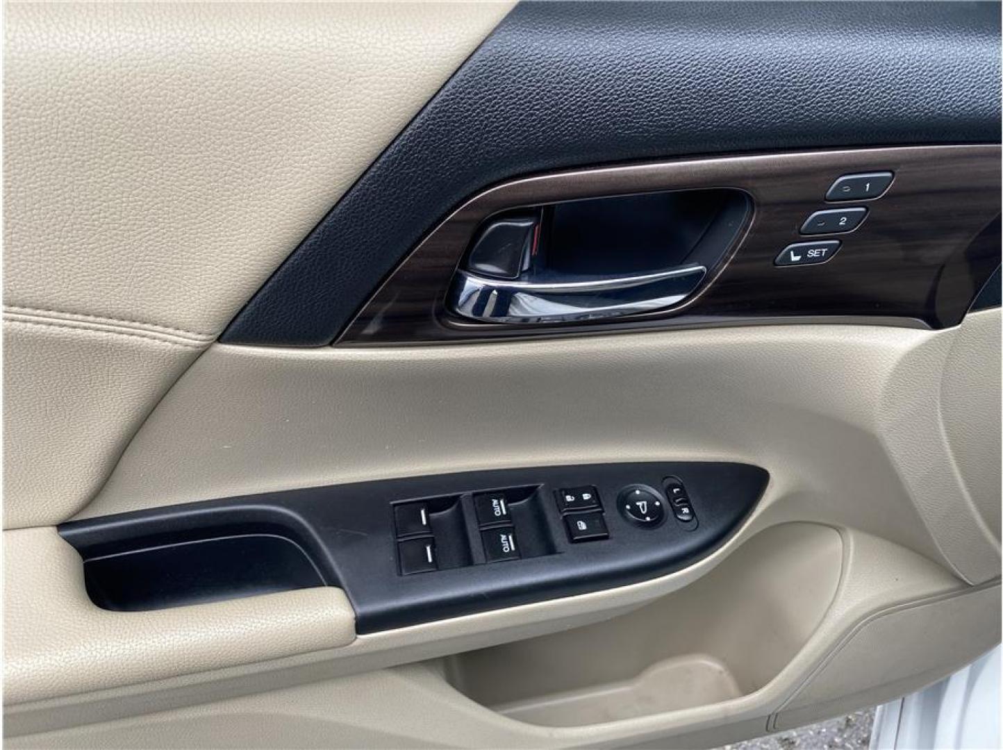 2016 White /No Color Honda Accord (1HGCR3F94GA) with an V6, i-VTEC, 3.5 Liter engine, Auto, 6-Spd w/Sport Mode transmission, located at 607 W Columbia Drive, Kennewick, WA, 99336, (509) 987-1069, 46.216743, -119.126404 - Photo#8