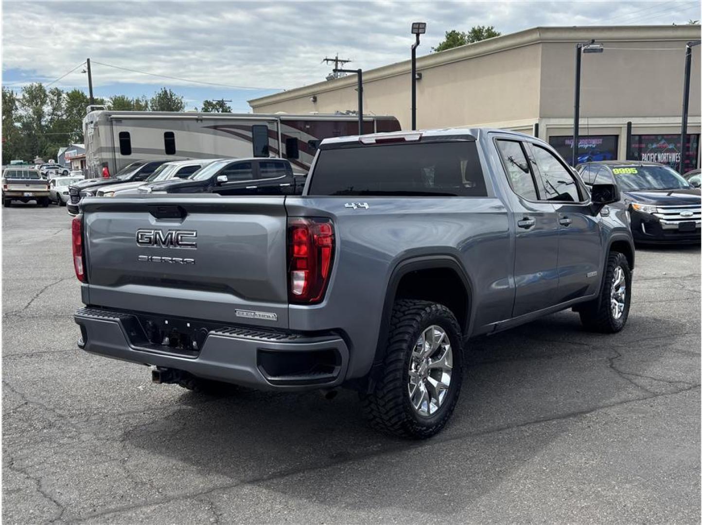 2021 Gray /No Color GMC Sierra 1500 Double Cab (1GTR9CED1MZ) with an V8, EcoTec3, DFM, 5.3 Liter engine, Automatic, 8-Spd w/Overdrive transmission, located at 607 W Columbia Drive, Kennewick, WA, 99336, (509) 987-1069, 46.216743, -119.126404 - Photo#4