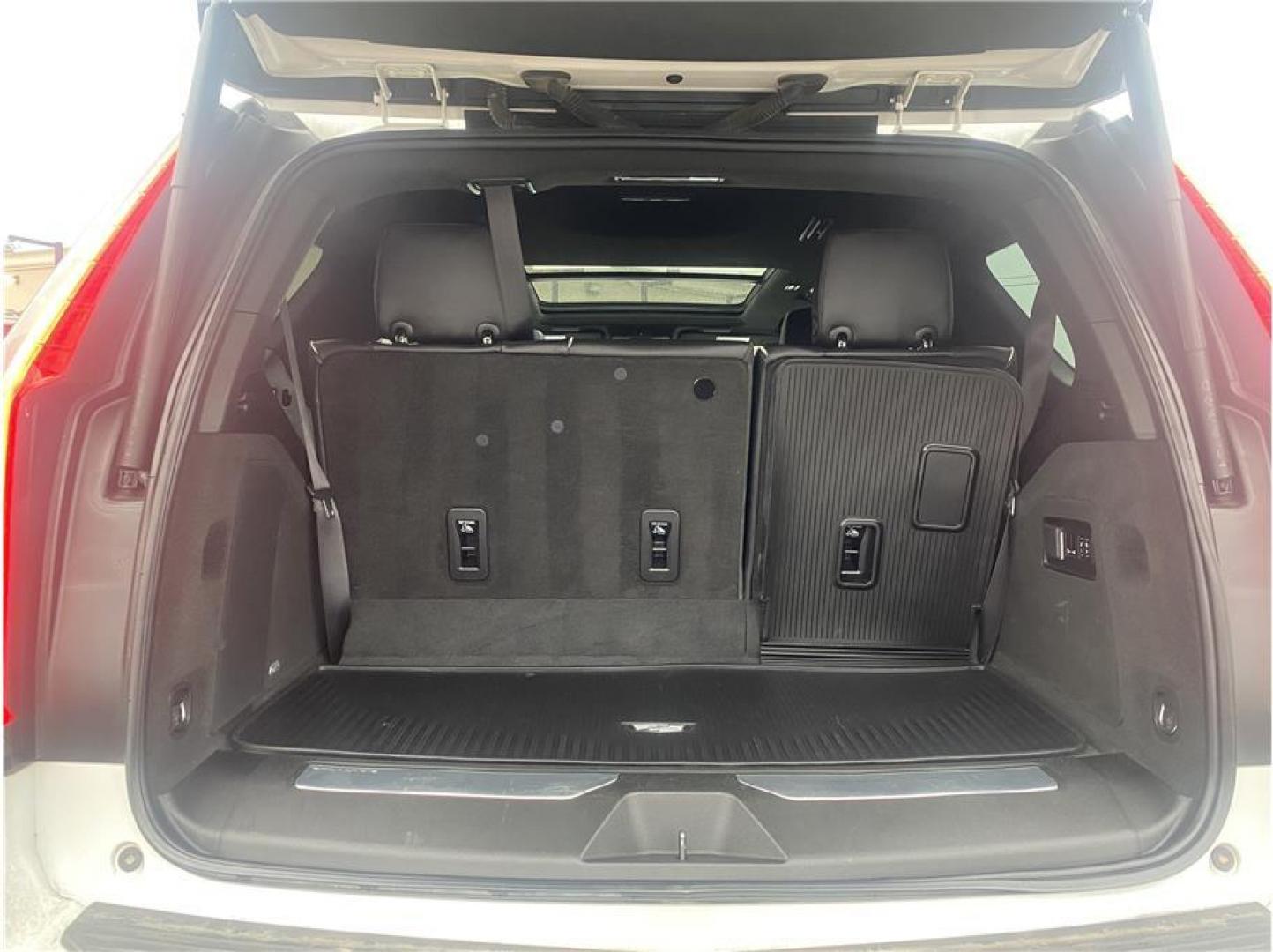 2022 White /No Color Cadillac Escalade (1GYS4FKT9NR) with an 6-Cyl, Turbo Diesel, 3.0 Liter engine, Automatic, 10-Spd w/Overdrive transmission, located at 607 W Columbia Drive, Kennewick, WA, 99336, (509) 987-1069, 46.216743, -119.126404 - Photo#6