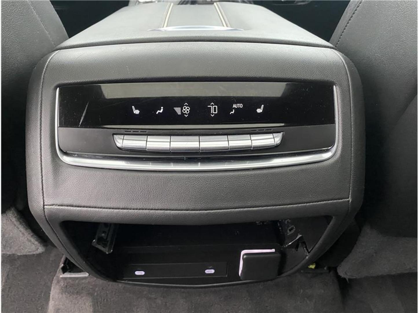 2022 White /No Color Cadillac Escalade (1GYS4FKT9NR) with an 6-Cyl, Turbo Diesel, 3.0 Liter engine, Automatic, 10-Spd w/Overdrive transmission, located at 607 W Columbia Drive, Kennewick, WA, 99336, (509) 987-1069, 46.216743, -119.126404 - Photo#20