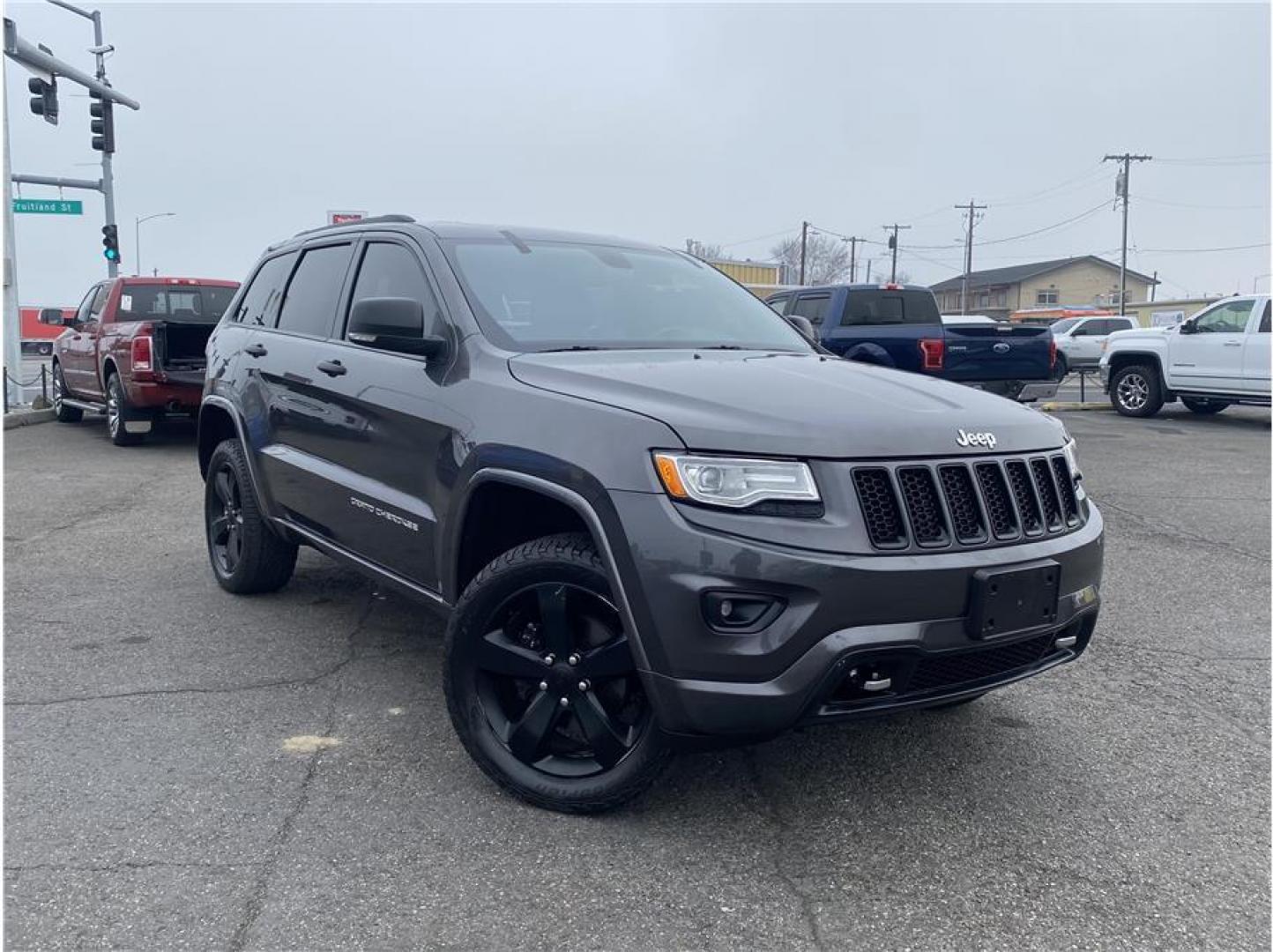 2014 Gray /Black Jeep Grand Cherokee (1C4RJFCG7EC) with an V6, Flex Fuel, 3.6 Liter engine, Automatic, 8-Spd transmission, located at 607 W Columbia Drive, Kennewick, WA, 99336, (509) 987-1069, 46.216743, -119.126404 - Photo#2