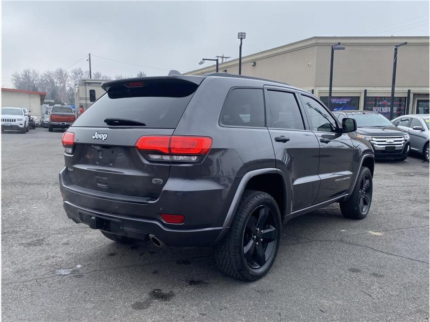 2014 Gray /Black Jeep Grand Cherokee (1C4RJFCG7EC) with an V6, Flex Fuel, 3.6 Liter engine, Automatic, 8-Spd transmission, located at 607 W Columbia Drive, Kennewick, WA, 99336, (509) 987-1069, 46.216743, -119.126404 - Photo#4