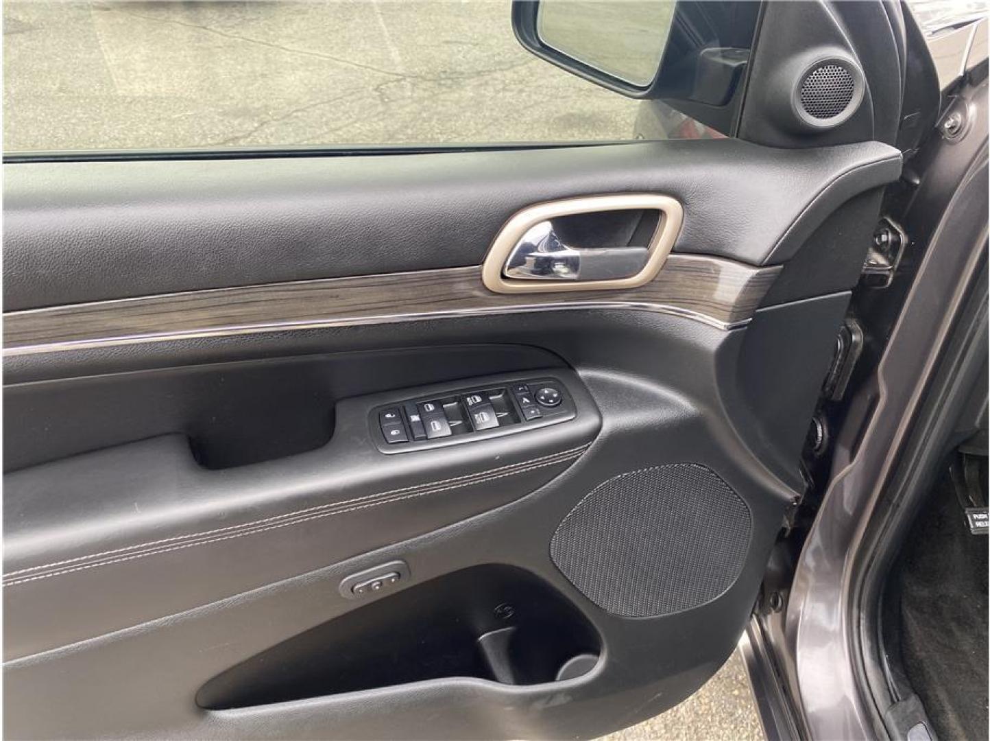 2014 Gray /Black Jeep Grand Cherokee (1C4RJFCG7EC) with an V6, Flex Fuel, 3.6 Liter engine, Automatic, 8-Spd transmission, located at 607 W Columbia Drive, Kennewick, WA, 99336, (509) 987-1069, 46.216743, -119.126404 - Photo#11