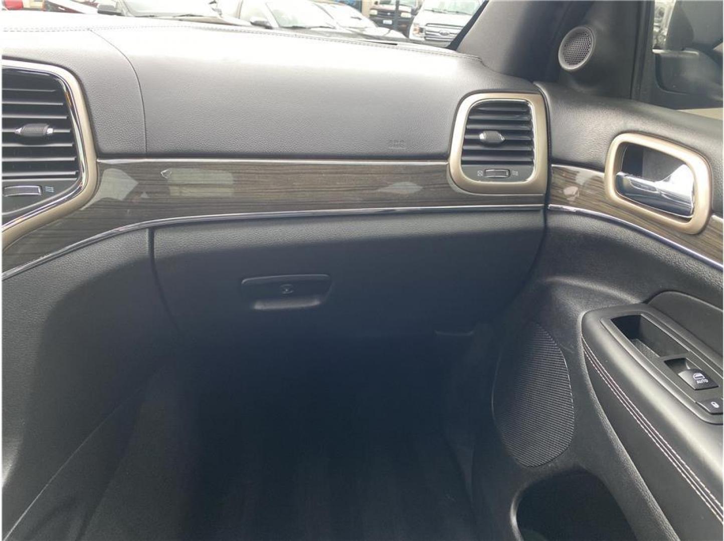 2014 Gray /Black Jeep Grand Cherokee (1C4RJFCG7EC) with an V6, Flex Fuel, 3.6 Liter engine, Automatic, 8-Spd transmission, located at 607 W Columbia Drive, Kennewick, WA, 99336, (509) 987-1069, 46.216743, -119.126404 - Photo#15