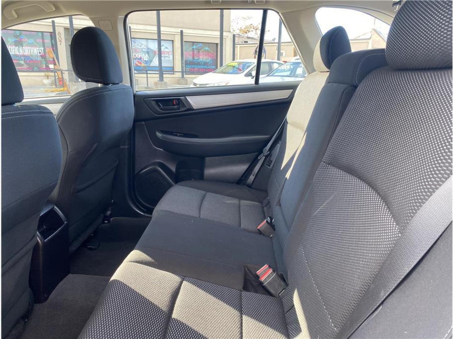 2018 White /No Color Subaru Outback (4S4BSAAC6J3) with an 4-Cyl, PZEV, 2.5 Liter engine, Auto, CVT Manual transmission, located at 607 W Columbia Drive, Kennewick, WA, 99336, (509) 987-1069, 46.216743, -119.126404 - Photo#2