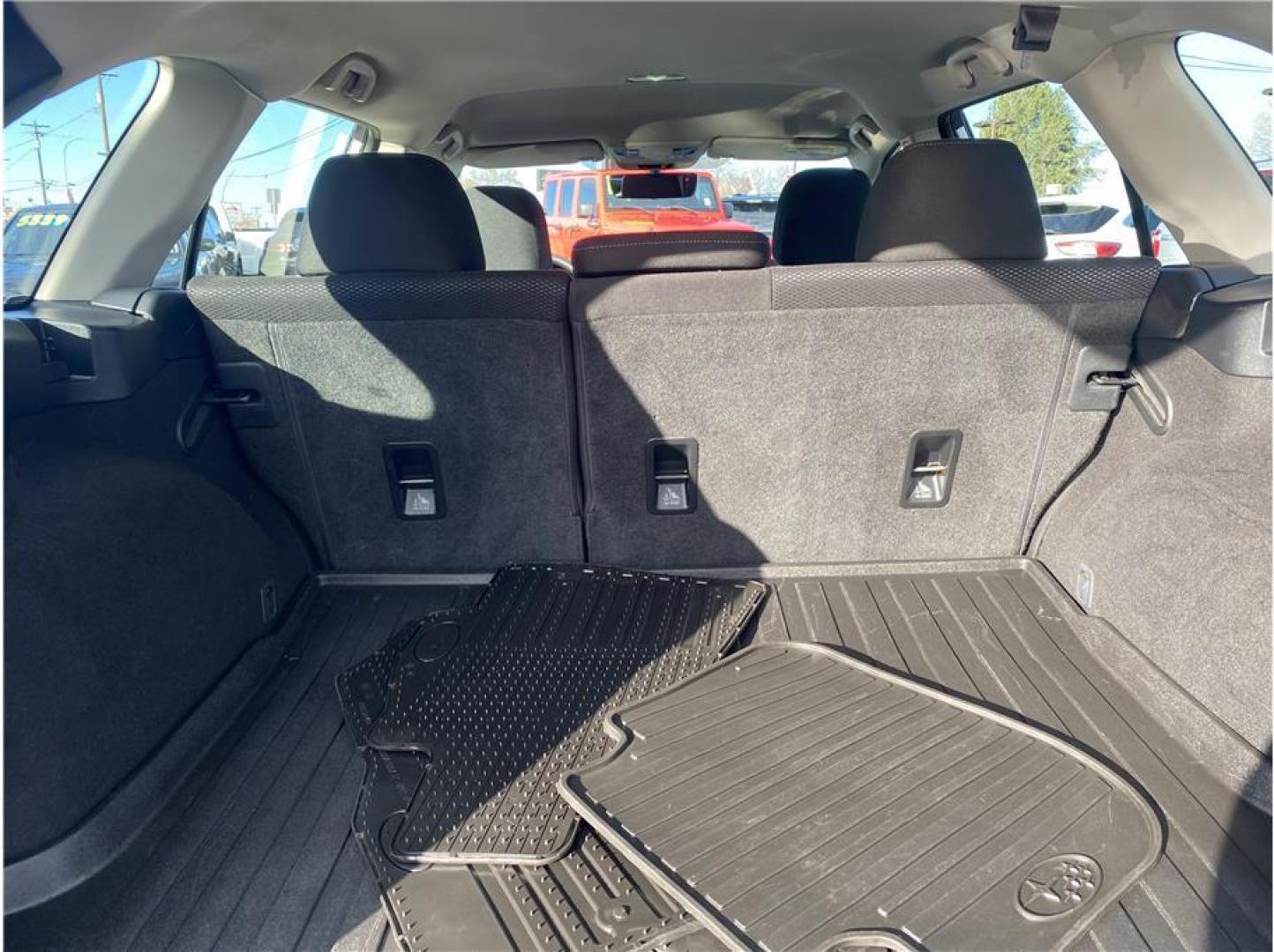 2018 White /No Color Subaru Outback (4S4BSAAC6J3) with an 4-Cyl, PZEV, 2.5 Liter engine, Auto, CVT Manual transmission, located at 607 W Columbia Drive, Kennewick, WA, 99336, (509) 987-1069, 46.216743, -119.126404 - Photo#15