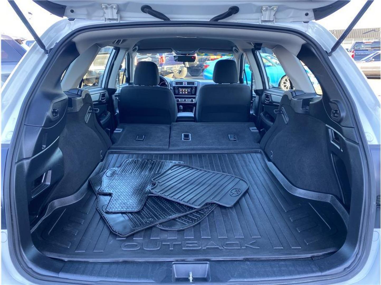 2018 White /No Color Subaru Outback (4S4BSAAC6J3) with an 4-Cyl, PZEV, 2.5 Liter engine, Auto, CVT Manual transmission, located at 607 W Columbia Drive, Kennewick, WA, 99336, (509) 987-1069, 46.216743, -119.126404 - Photo#16