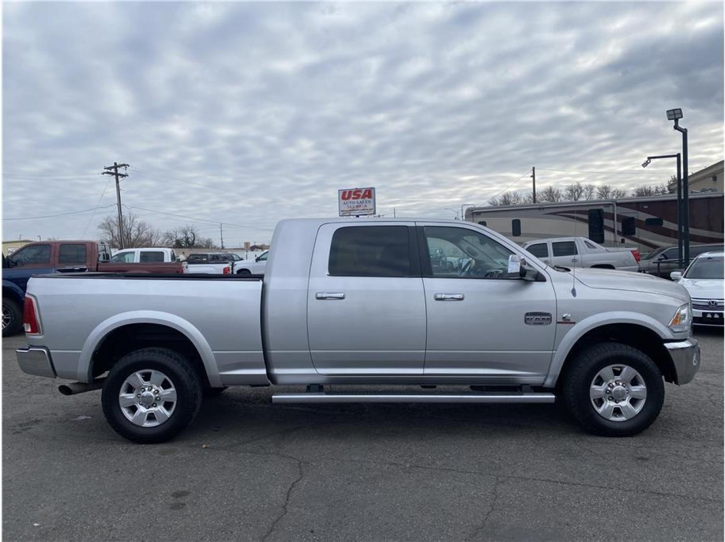 2013 Silver /No Color Ram 3500 Mega Cab (3C63R3NLXDG) with an 6-Cyl, Turbo Diesel, 6.7 Liter engine, Automatic, 6-Spd transmission, located at 607 W Columbia Drive, Kennewick, WA, 99336, (509) 987-1069, 46.216743, -119.126404 - Photo#3