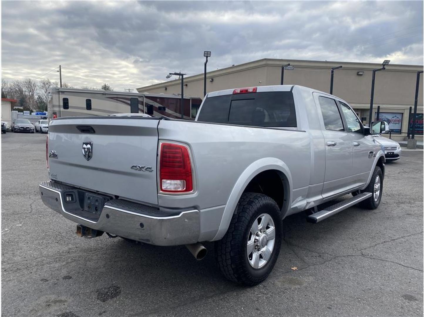 2013 Silver /No Color Ram 3500 Mega Cab (3C63R3NLXDG) with an 6-Cyl, Turbo Diesel, 6.7 Liter engine, Automatic, 6-Spd transmission, located at 607 W Columbia Drive, Kennewick, WA, 99336, (509) 987-1069, 46.216743, -119.126404 - Photo#4
