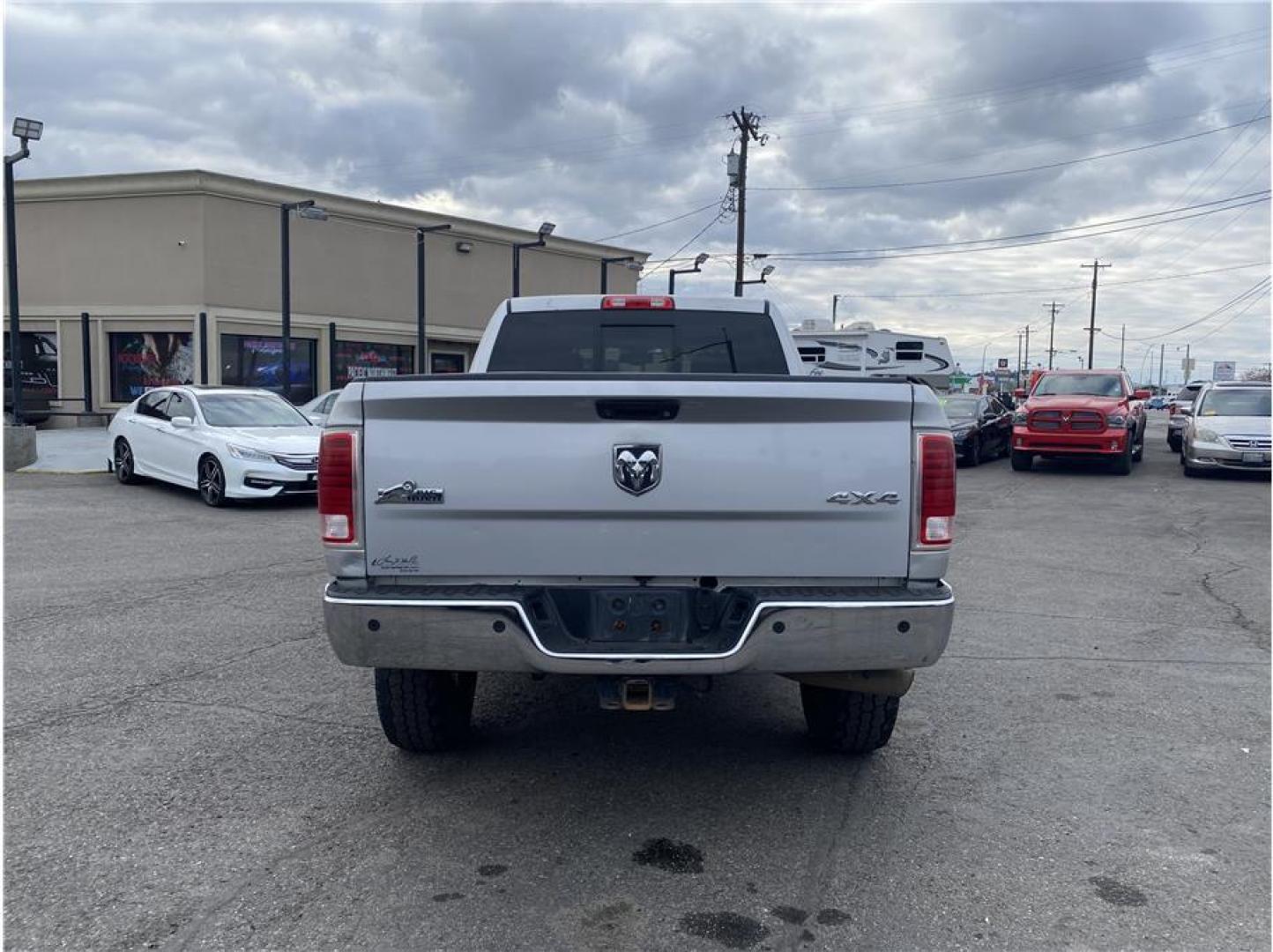 2013 Silver /No Color Ram 3500 Mega Cab (3C63R3NLXDG) with an 6-Cyl, Turbo Diesel, 6.7 Liter engine, Automatic, 6-Spd transmission, located at 607 W Columbia Drive, Kennewick, WA, 99336, (509) 987-1069, 46.216743, -119.126404 - Photo#5