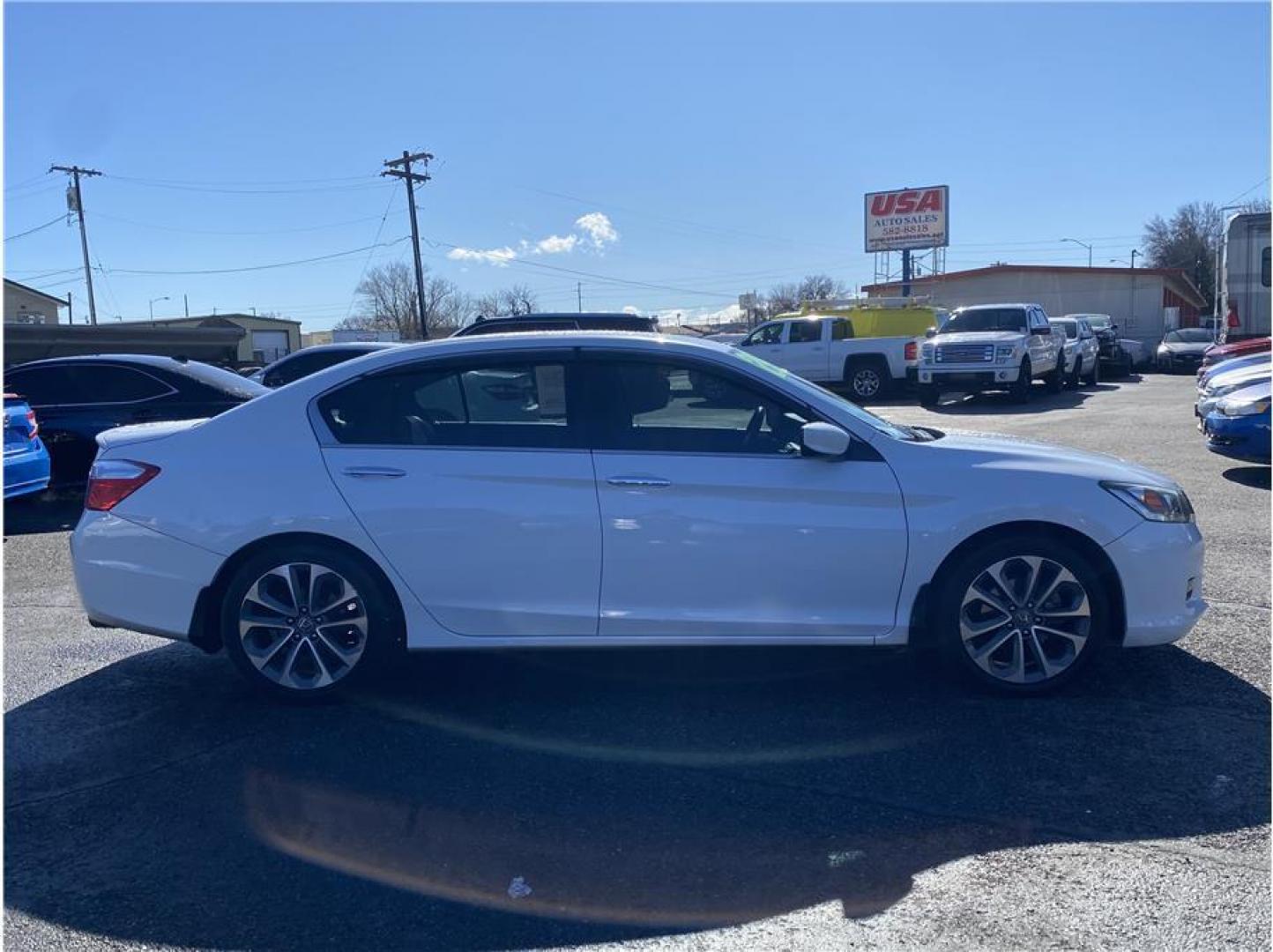 2015 White /No Color Honda Accord (1HGCR2F55FA) with an 4-Cyl, i-VTEC, 2.4 Liter engine, Auto, CVT w/Sport Mode transmission, located at 607 W Columbia Drive, Kennewick, WA, 99336, (509) 987-1069, 46.216743, -119.126404 - Photo#3