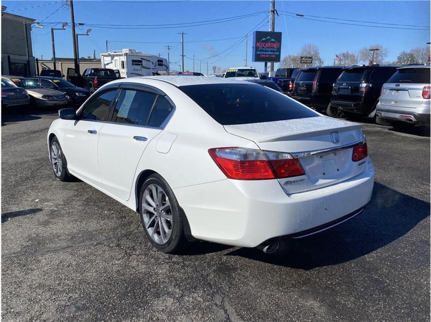 2015 White /No Color Honda Accord (1HGCR2F55FA) with an 4-Cyl, i-VTEC, 2.4 Liter engine, Auto, CVT w/Sport Mode transmission, located at 607 W Columbia Drive, Kennewick, WA, 99336, (509) 987-1069, 46.216743, -119.126404 - Photo#6