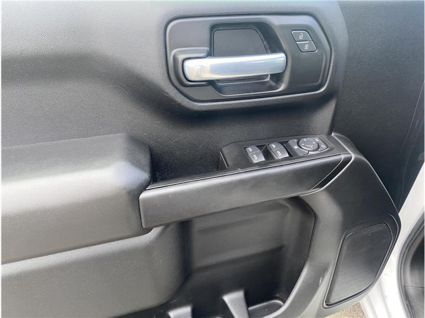 2021 White /No Color Chevrolet Silverado 1500 Crew Cab (1GCPYBEKXMZ) with an 4-Cyl, Turbo, 2.7 Liter engine, Automatic, 6-Spd HD w/Overdrive transmission, located at 607 W Columbia Drive, Kennewick, WA, 99336, (509) 987-1069, 46.216743, -119.126404 - Photo#10