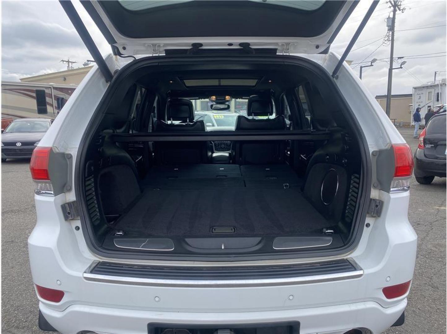 2018 White /No Color Jeep Grand Cherokee (1C4RJFCG2JC) with an V6, VVT, 3.6 Liter engine, Automatic, 8-Spd transmission, located at 607 W Columbia Drive, Kennewick, WA, 99336, (509) 987-1069, 46.216743, -119.126404 - Photo#6