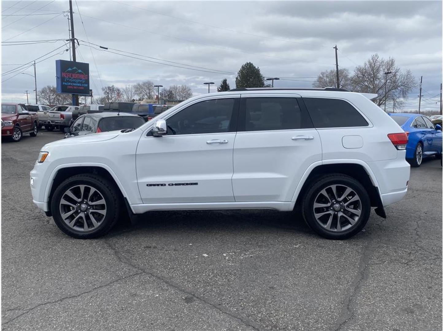 2018 White /No Color Jeep Grand Cherokee (1C4RJFCG2JC) with an V6, VVT, 3.6 Liter engine, Automatic, 8-Spd transmission, located at 607 W Columbia Drive, Kennewick, WA, 99336, (509) 987-1069, 46.216743, -119.126404 - Photo#8