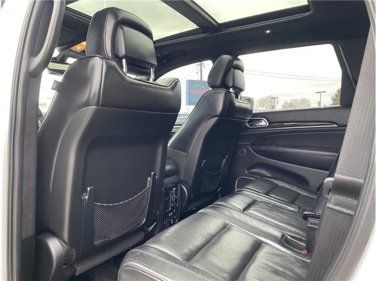 2018 White /No Color Jeep Grand Cherokee (1C4RJFCG2JC) with an V6, VVT, 3.6 Liter engine, Automatic, 8-Spd transmission, located at 607 W Columbia Drive, Kennewick, WA, 99336, (509) 987-1069, 46.216743, -119.126404 - Photo#18