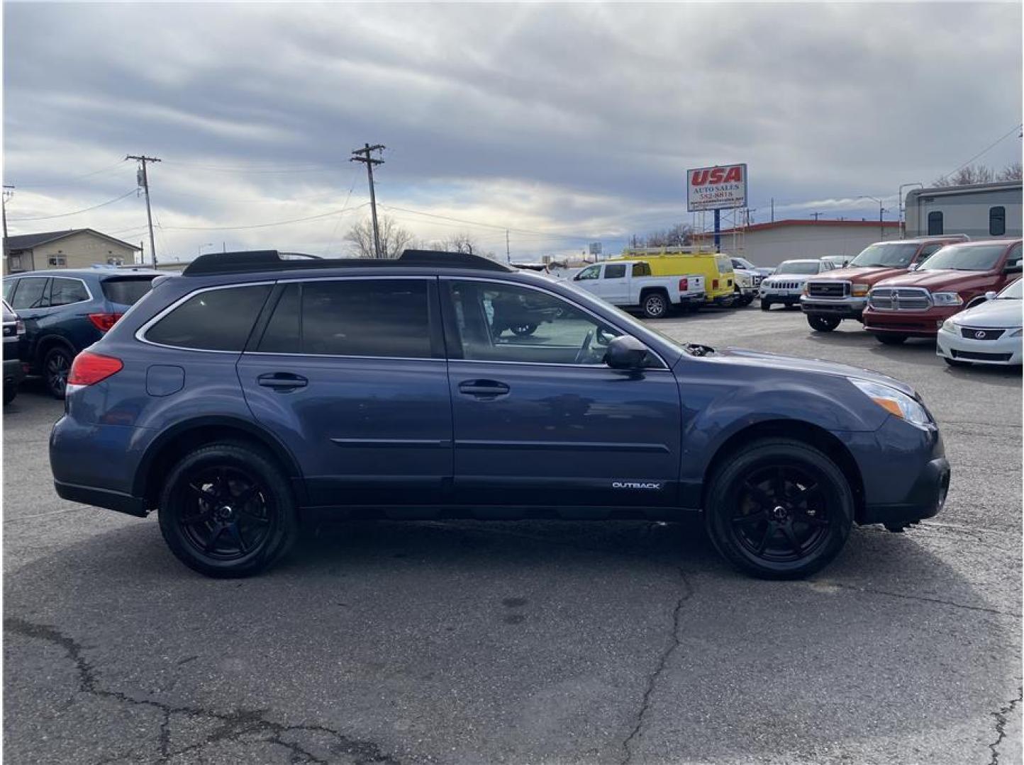 2014 Gray /No Color Subaru Outback (4S4BRBLC0E3) with an 4-Cyl, PZEV, 2.5 Liter engine, Automatic, CVT w/Manual Mode transmission, located at 607 W Columbia Drive, Kennewick, WA, 99336, (509) 987-1069, 46.216743, -119.126404 - Photo#3