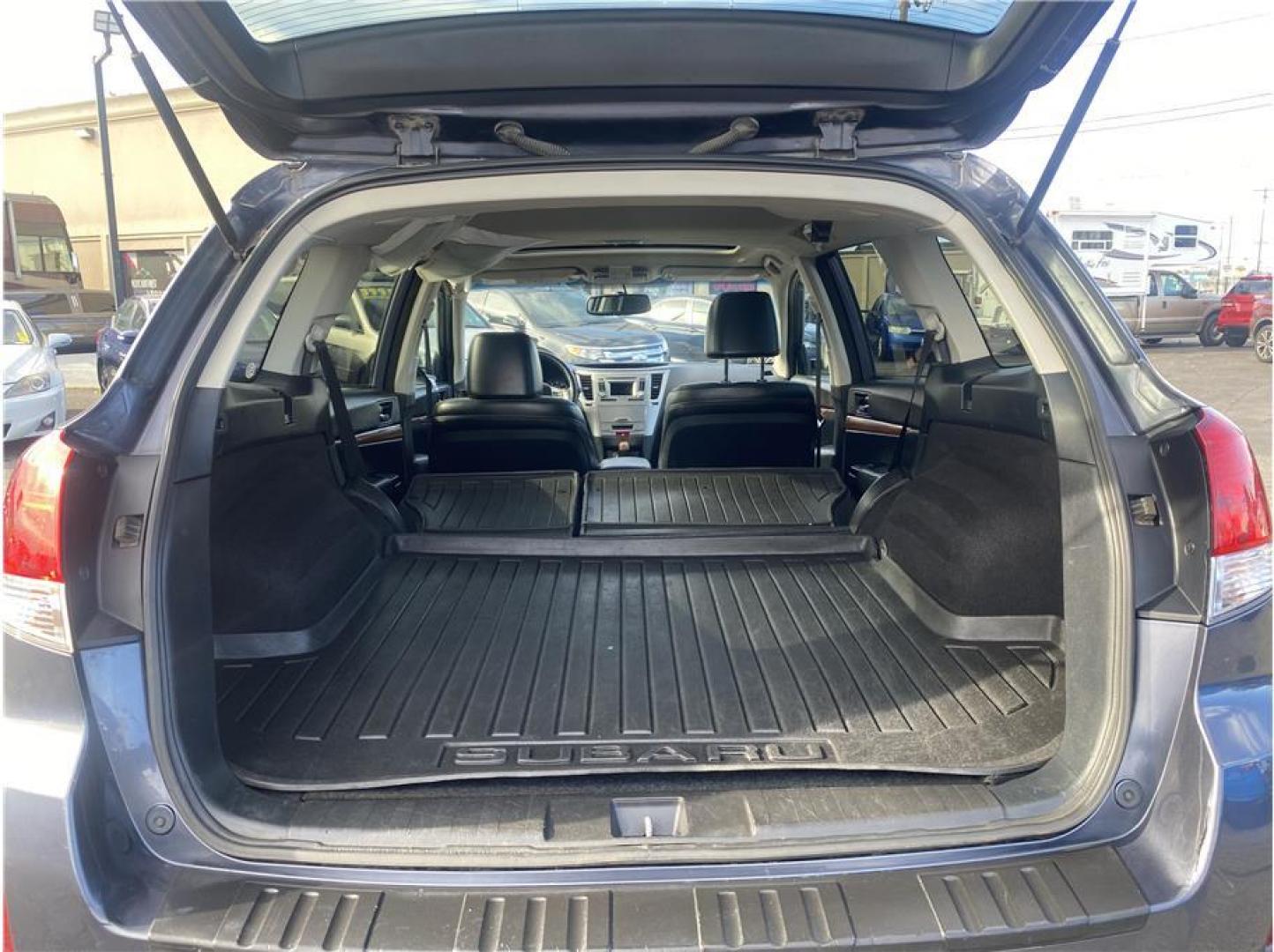 2014 Gray /No Color Subaru Outback (4S4BRBLC0E3) with an 4-Cyl, PZEV, 2.5 Liter engine, Automatic, CVT w/Manual Mode transmission, located at 607 W Columbia Drive, Kennewick, WA, 99336, (509) 987-1069, 46.216743, -119.126404 - Photo#7